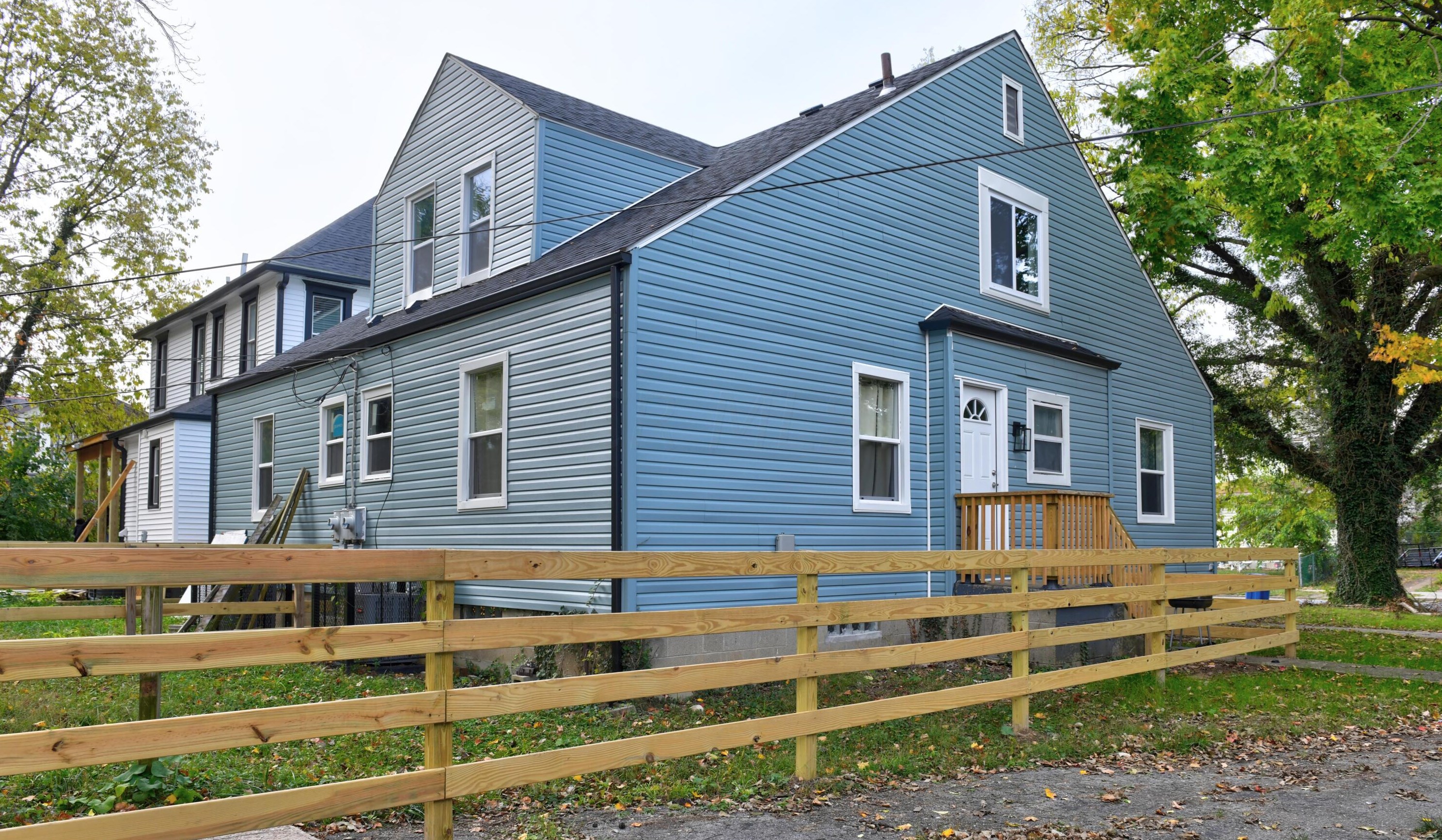 556 Fairwood Ave, Columbus OH  43205-2549 exterior