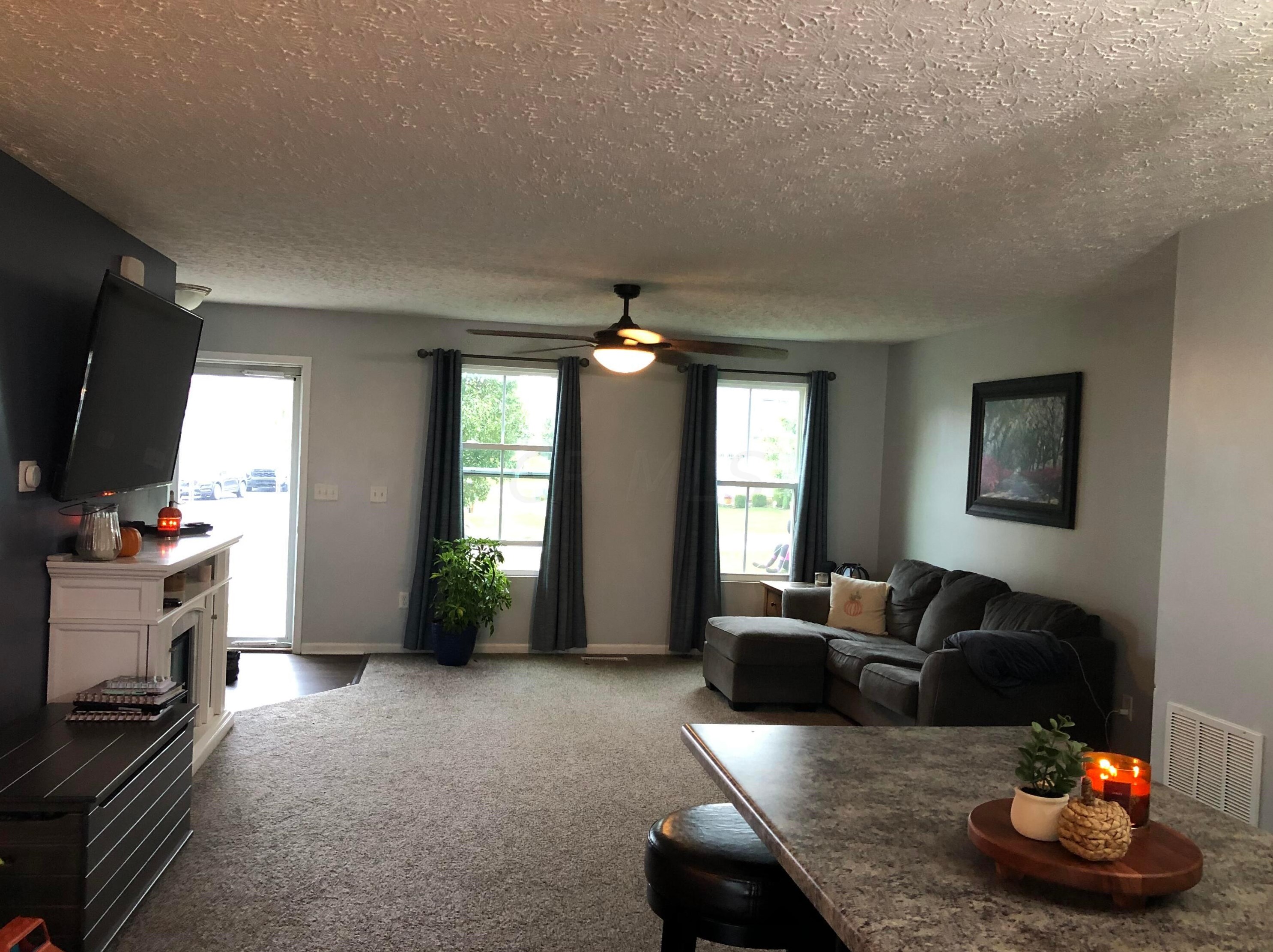 2015 Sun Ridge St, Lancaster OH  43130-1241 exterior