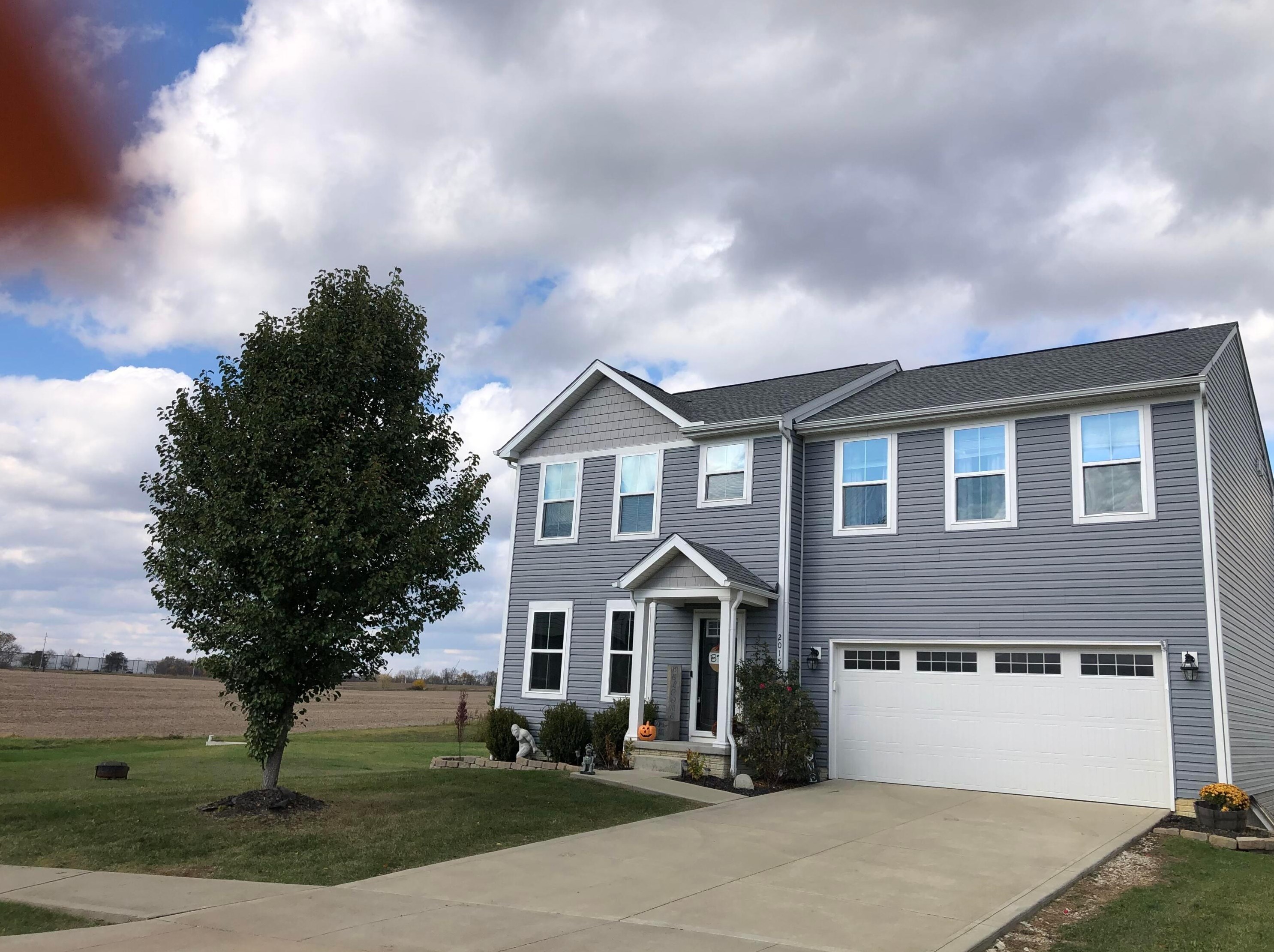 2015 Sun Ridge St, Lancaster OH  43130-1241 exterior