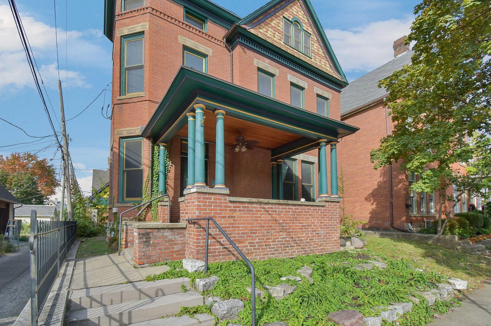 925 Dennison Ave, Columbus OH  43201-3400 exterior