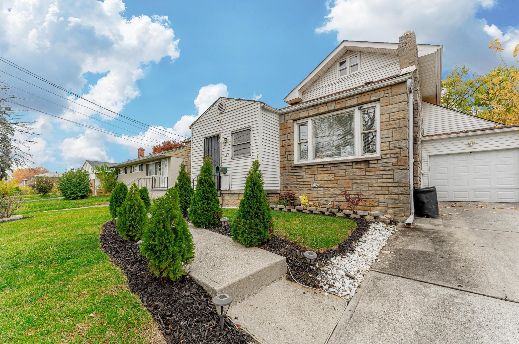 3126 Medina Ave, Columbus OH  43224-4221 exterior