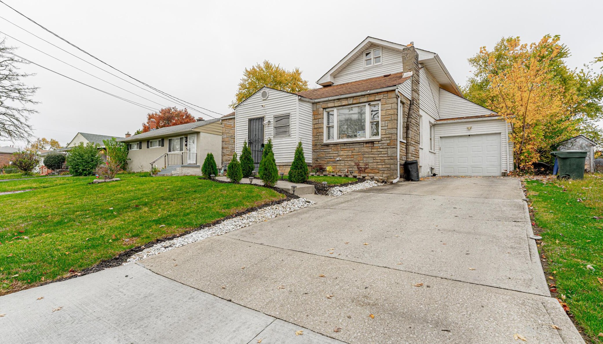 3126 Medina Ave, Columbus OH  43224-4221 exterior