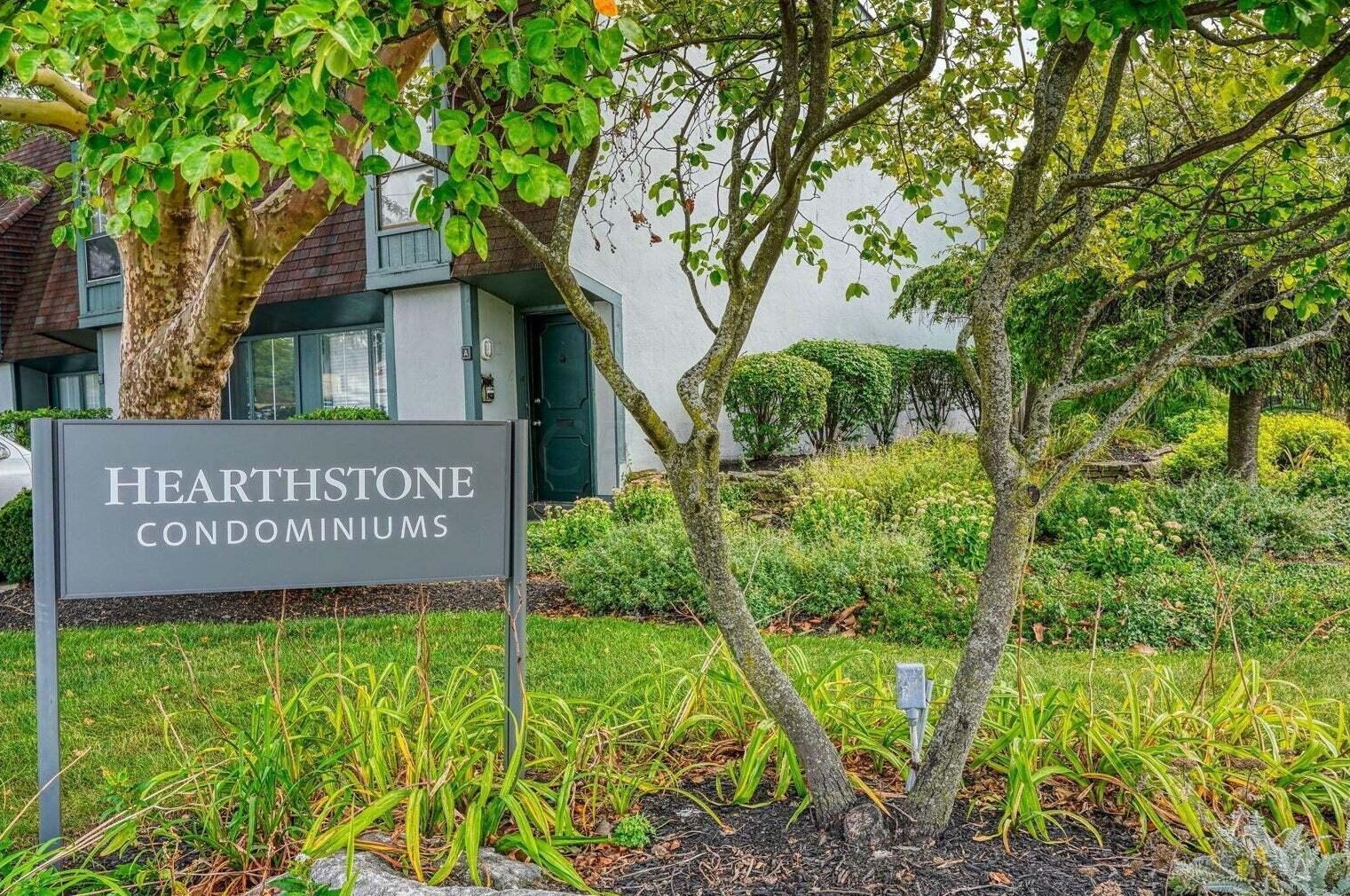 1060 Merrimar Cir, Columbus OH  43220-3574 exterior