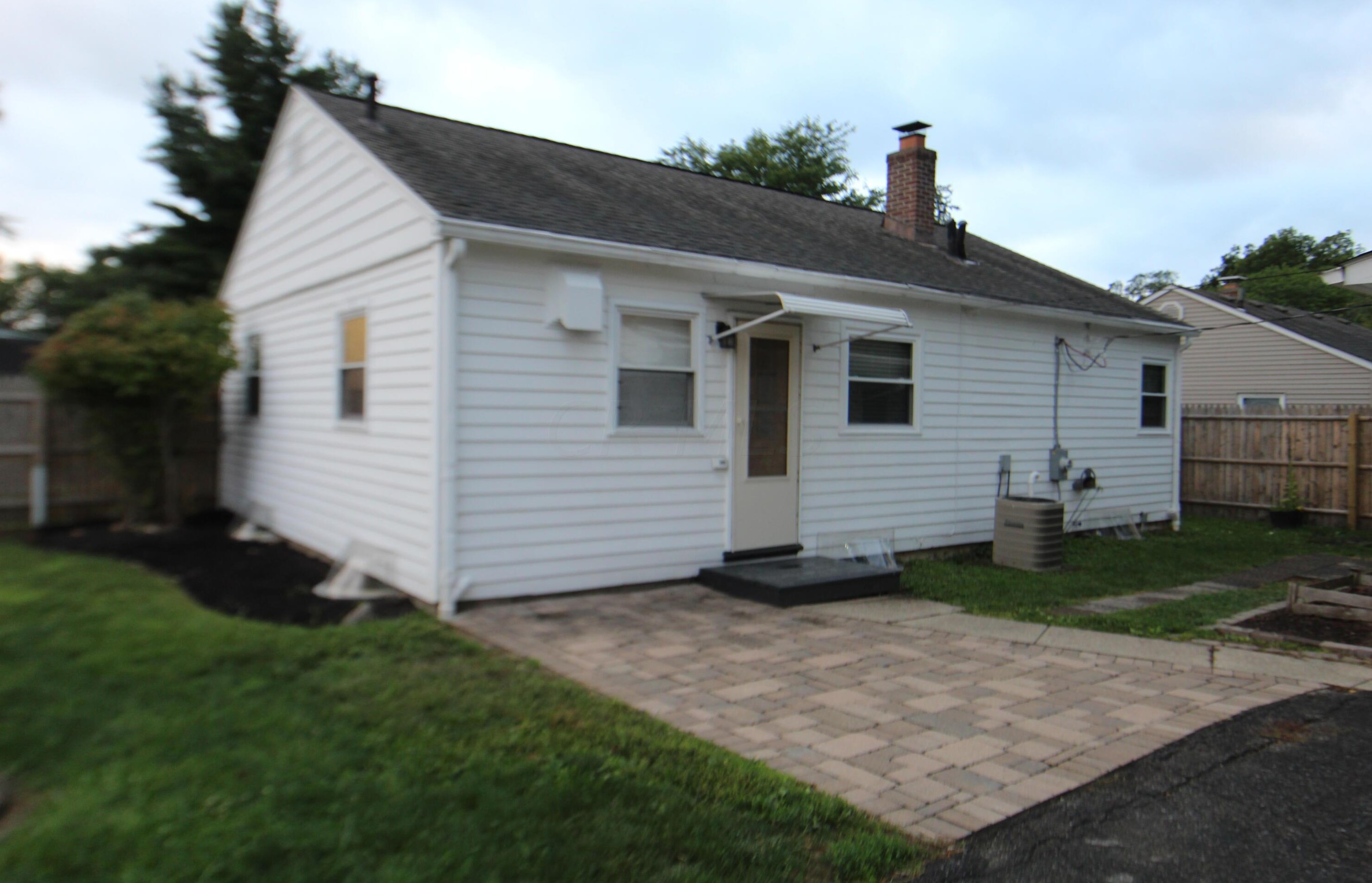 712 Gdn Rd, Columbus OH 43214-2288 exterior