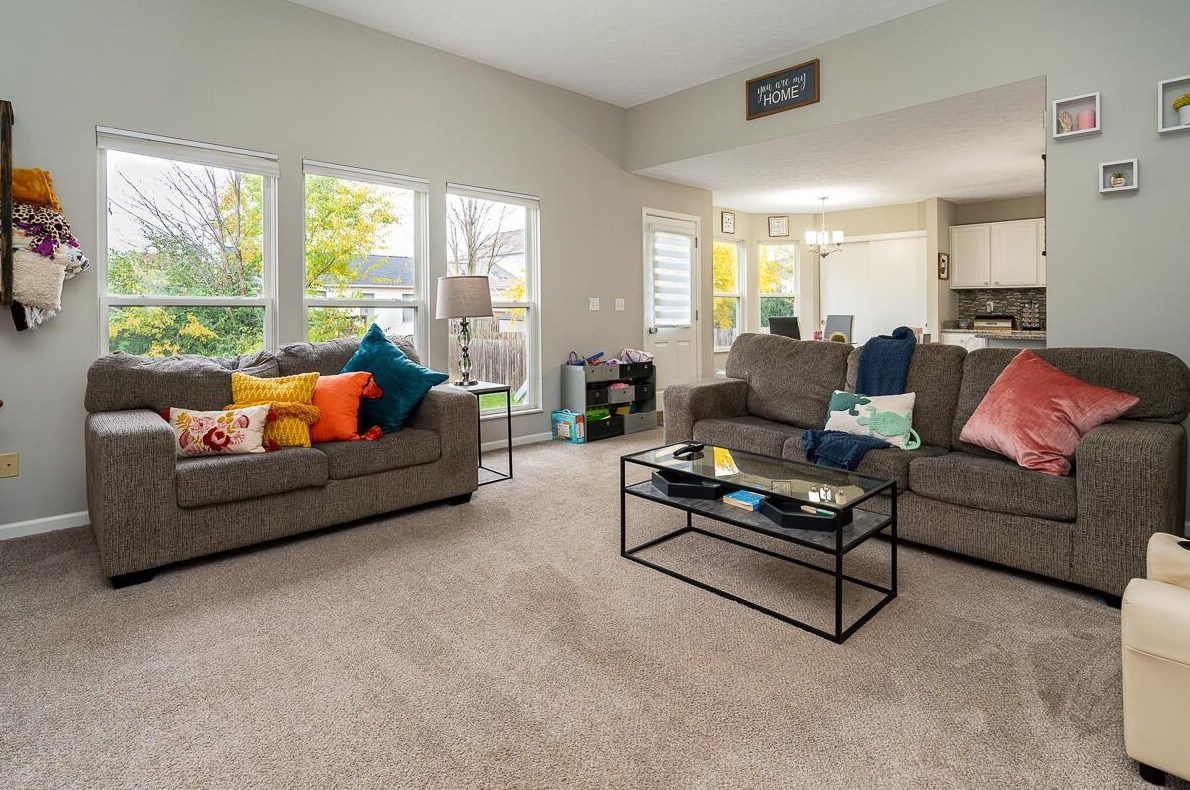 6994 Weurful Dr, Cnl Wnchstr OH  43110-8444 exterior