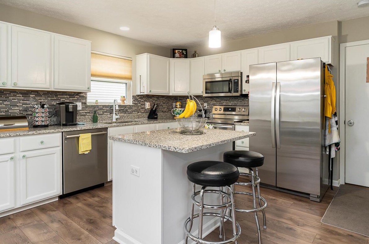 6994 Weurful Dr, Cnl Wnchstr OH  43110-8444 exterior