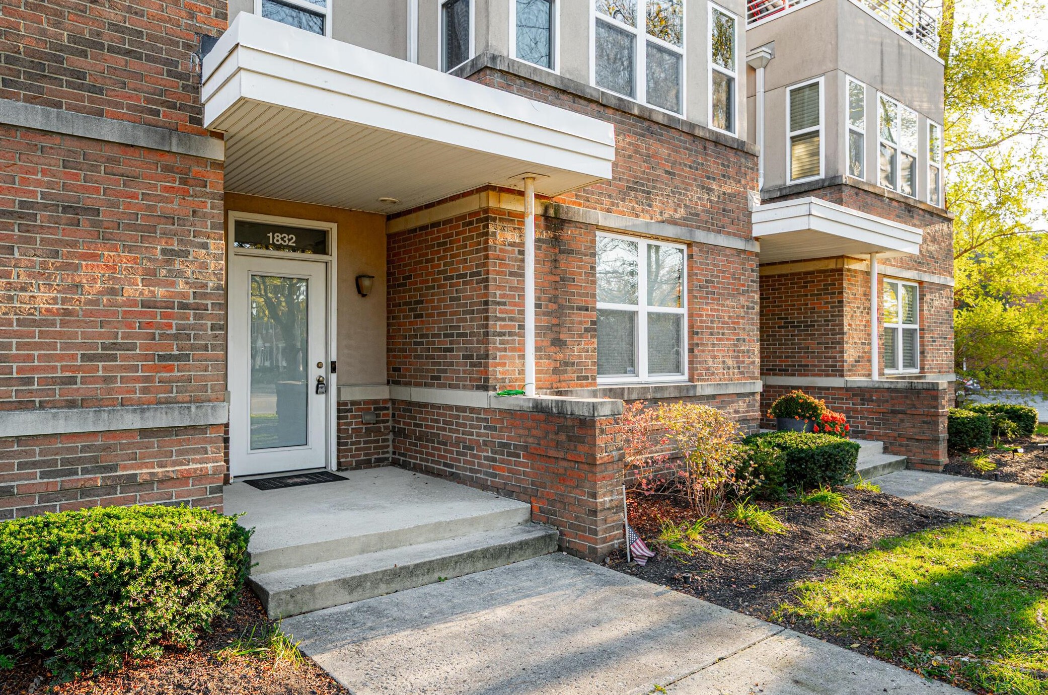 1832 Northwest Blvd, Columbus OH  43212-1670 exterior