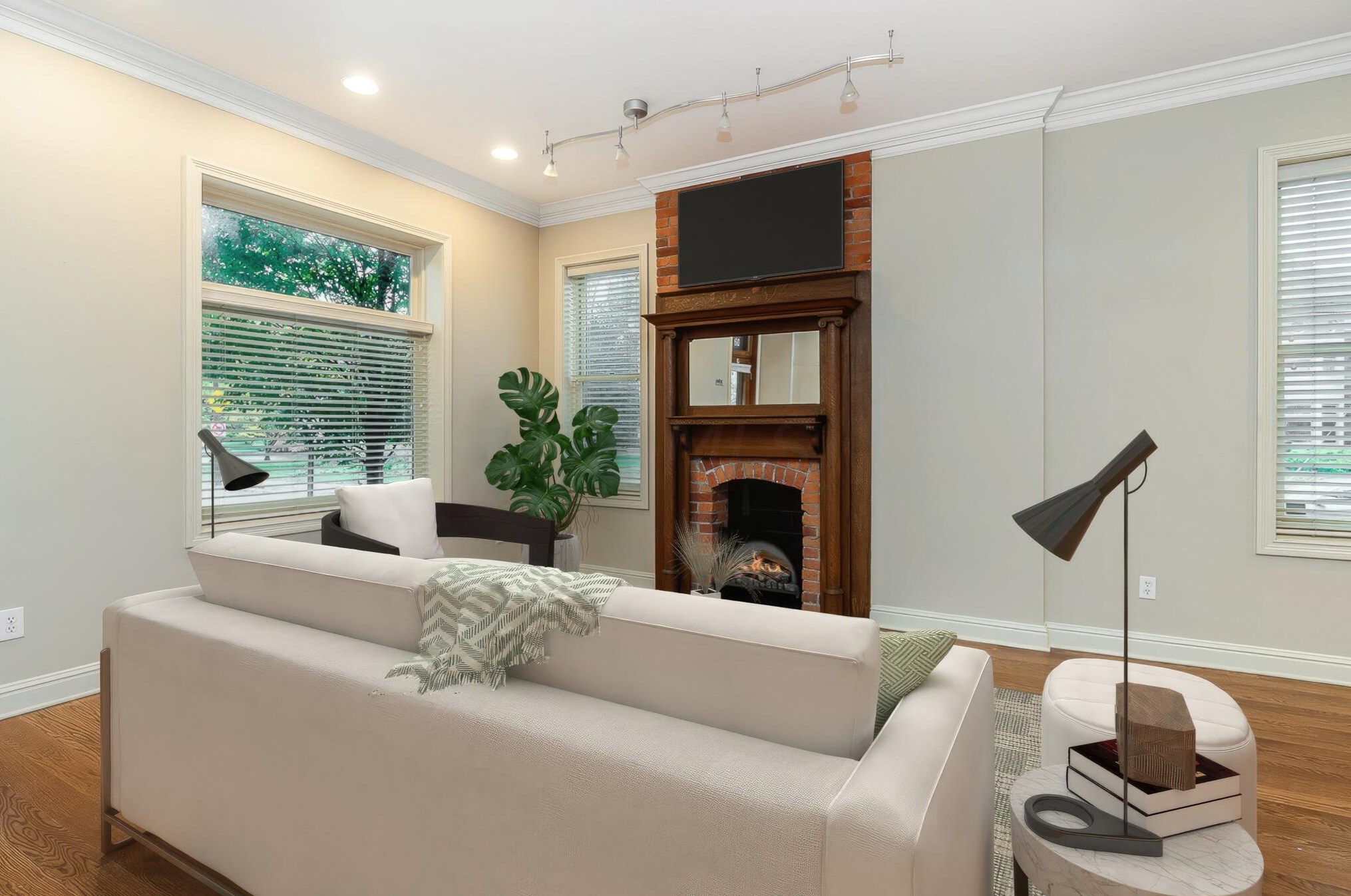 60 Buttles Ave, Columbus OH  43215-1451 exterior