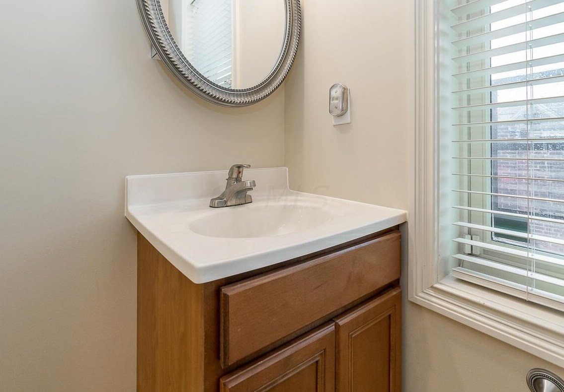 60 Buttles Ave, Columbus OH  43215-1451 exterior