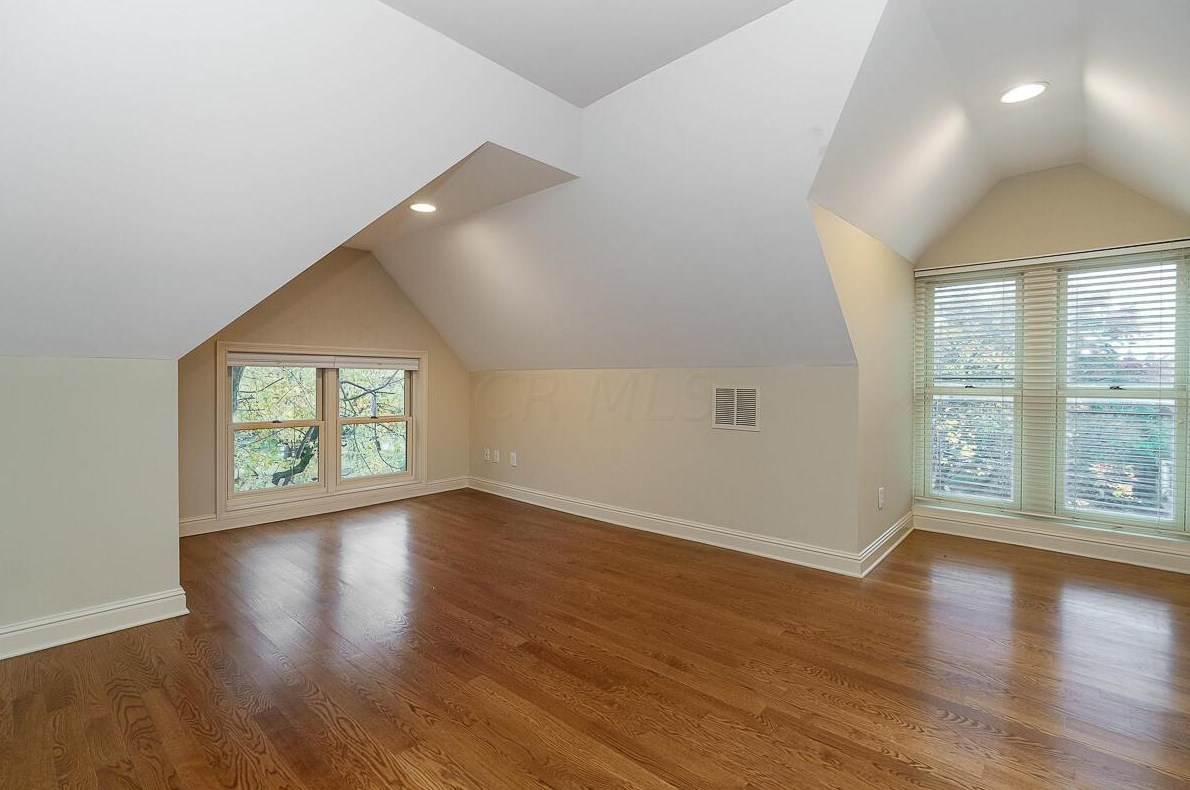 60 Buttles Ave, Columbus OH  43215-1451 exterior