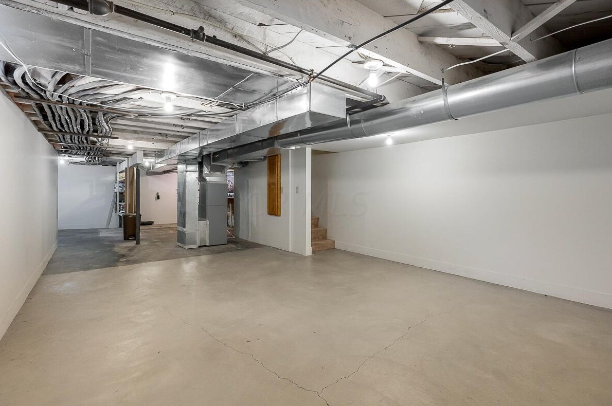 60 Buttles Ave, Columbus OH  43215-1451 exterior