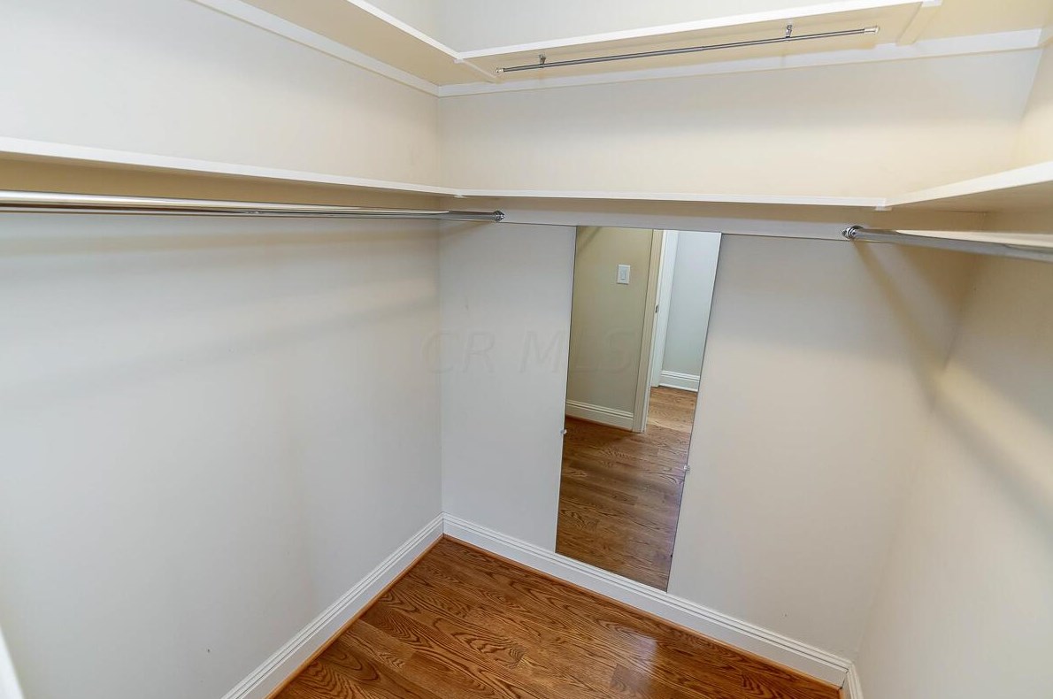 60 Buttles Ave, Columbus OH  43215-1451 exterior