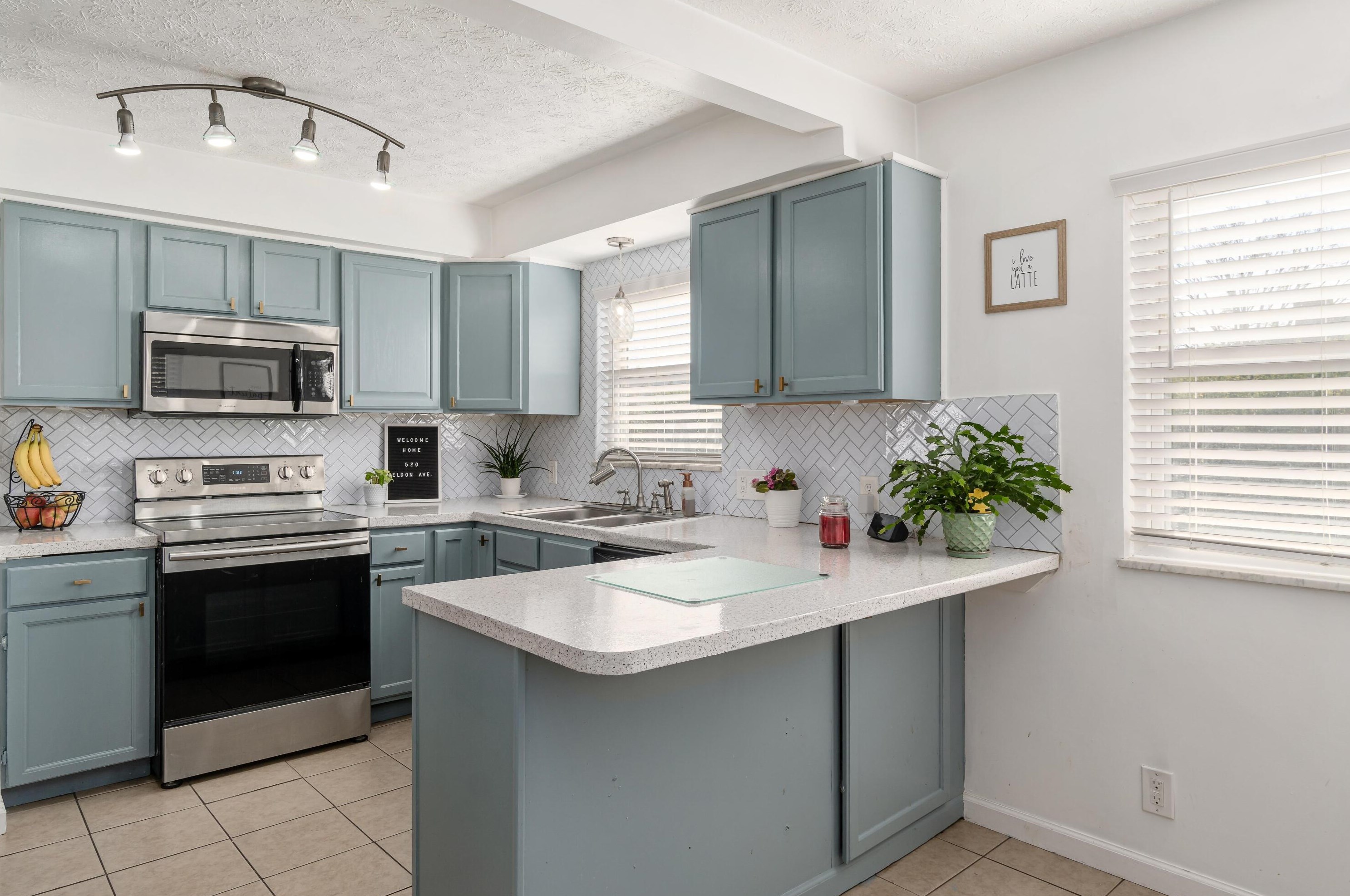 520 Eldon Ave, Columbus OH 43204-3702 exterior