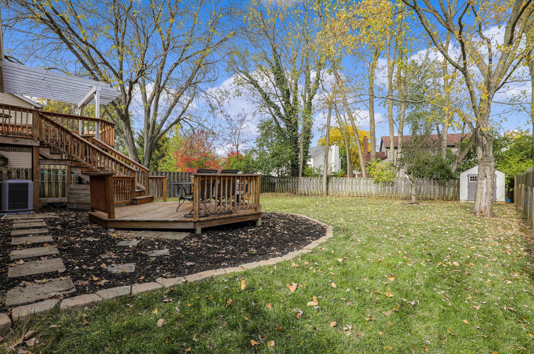 2424 Sandstrom Dr, Columbus OH  43235-1890 exterior