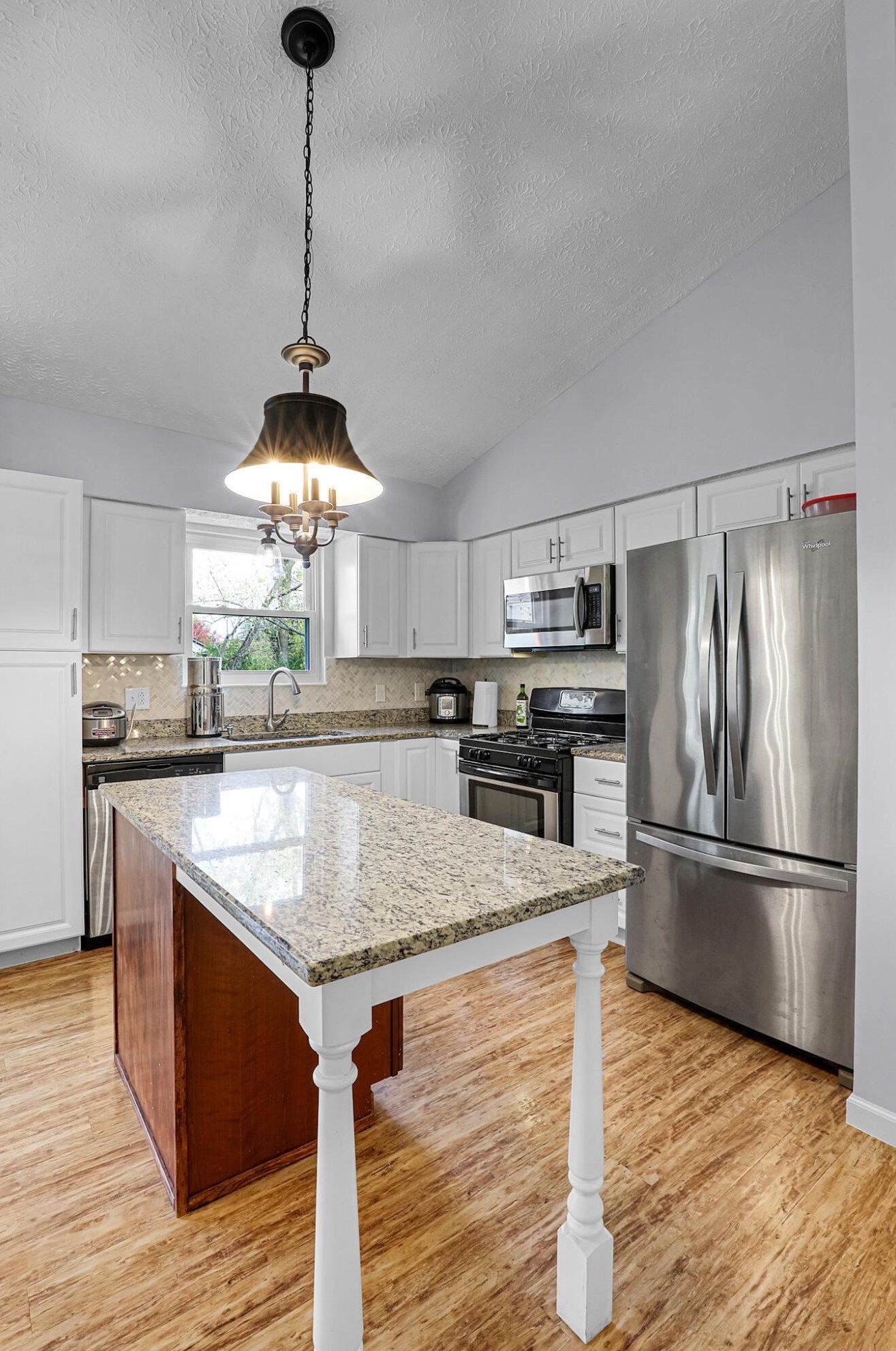 2424 Sandstrom Dr, Columbus OH  43235-1890 exterior