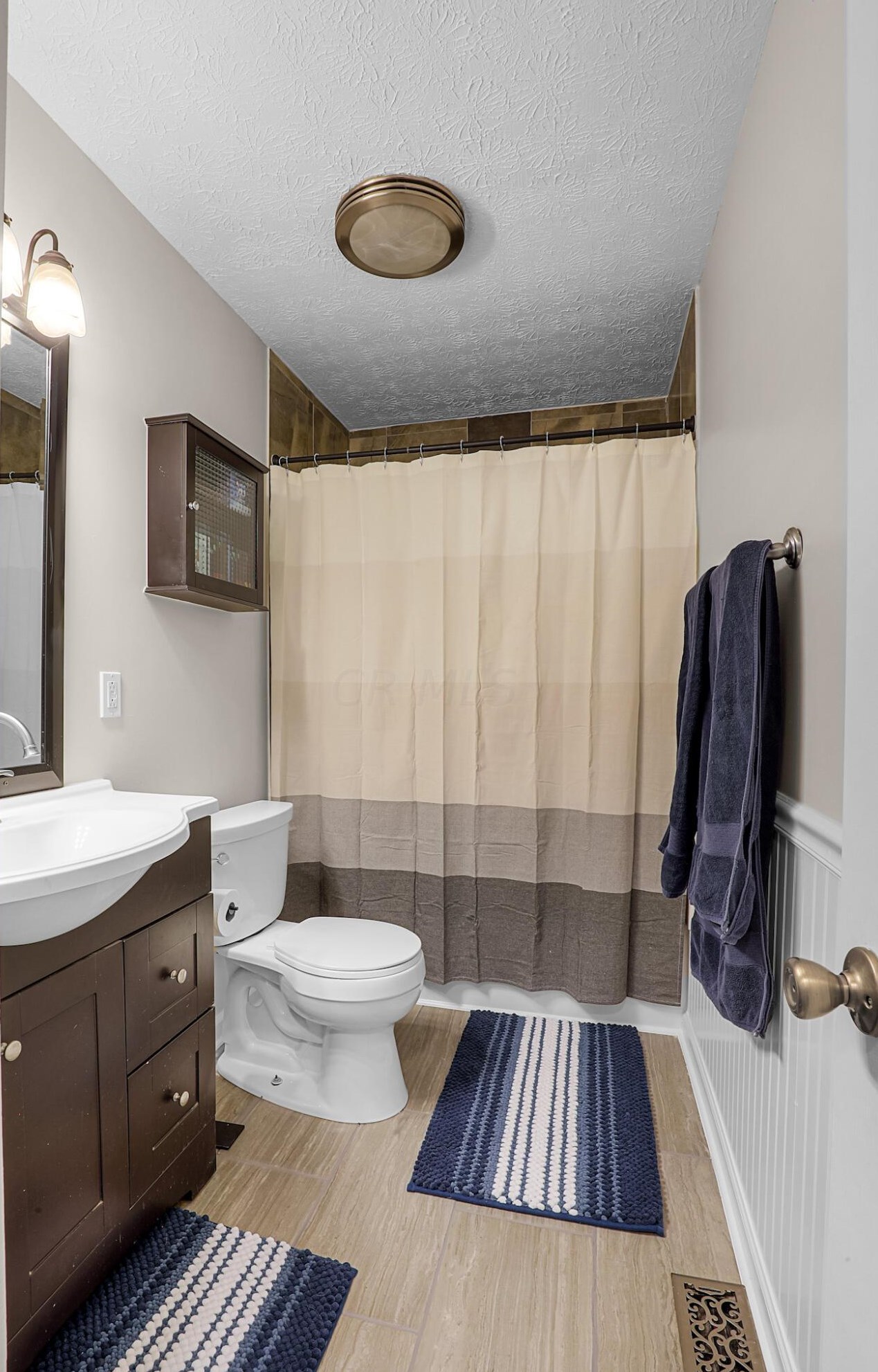 2424 Sandstrom Dr, Columbus OH  43235-1890 exterior