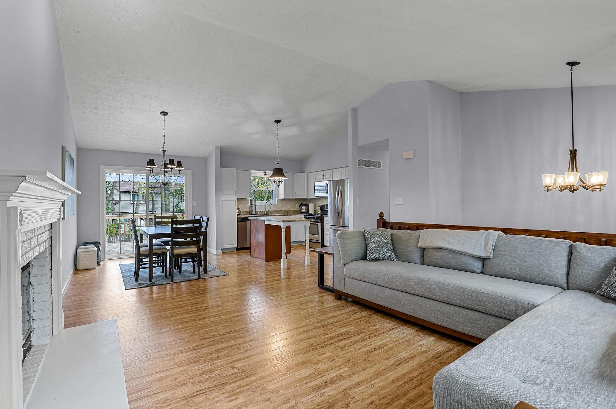 2424 Sandstrom Dr, Columbus OH  43235-1890 exterior