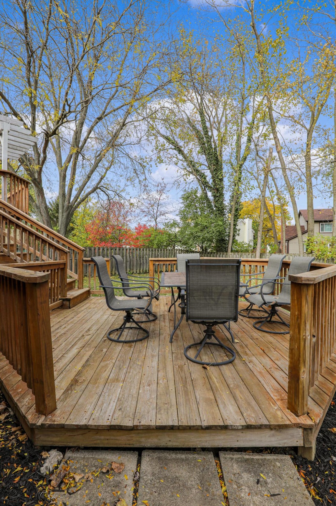 2424 Sandstrom Dr, Columbus OH  43235-1890 exterior