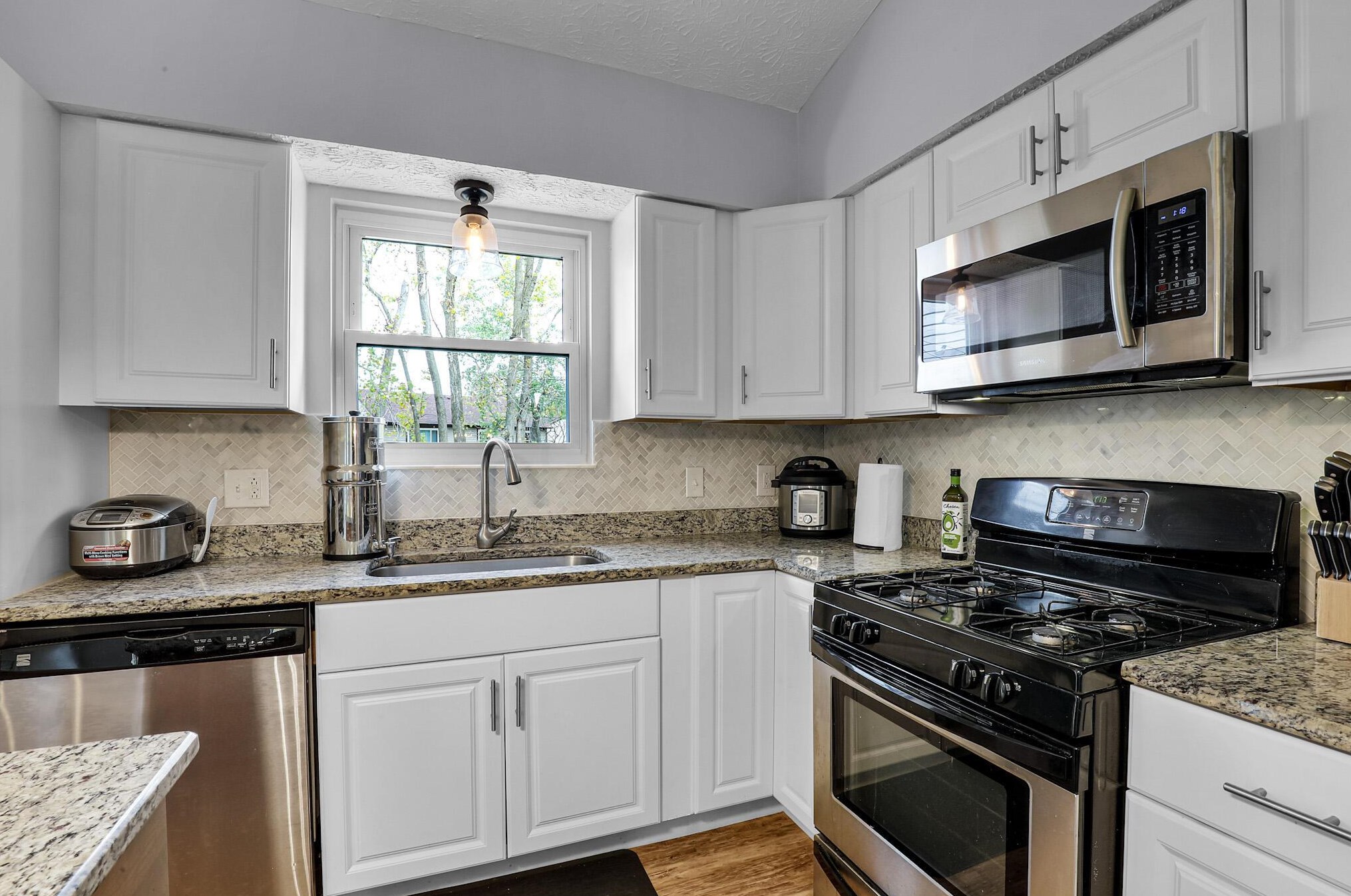 2424 Sandstrom Dr, Columbus OH  43235-1890 exterior