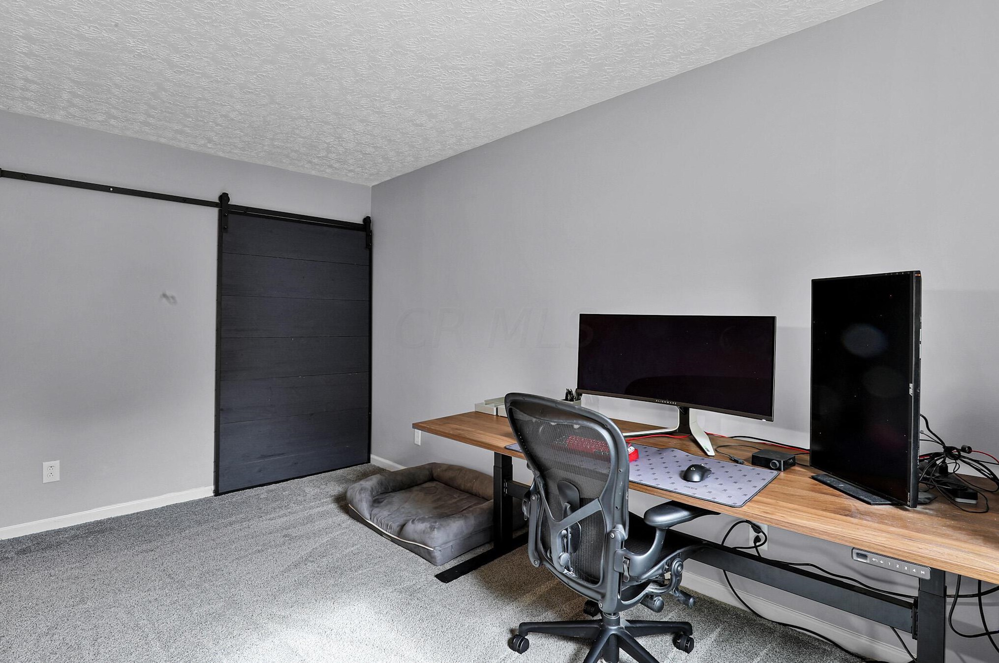 2424 Sandstrom Dr, Columbus OH  43235-1890 exterior