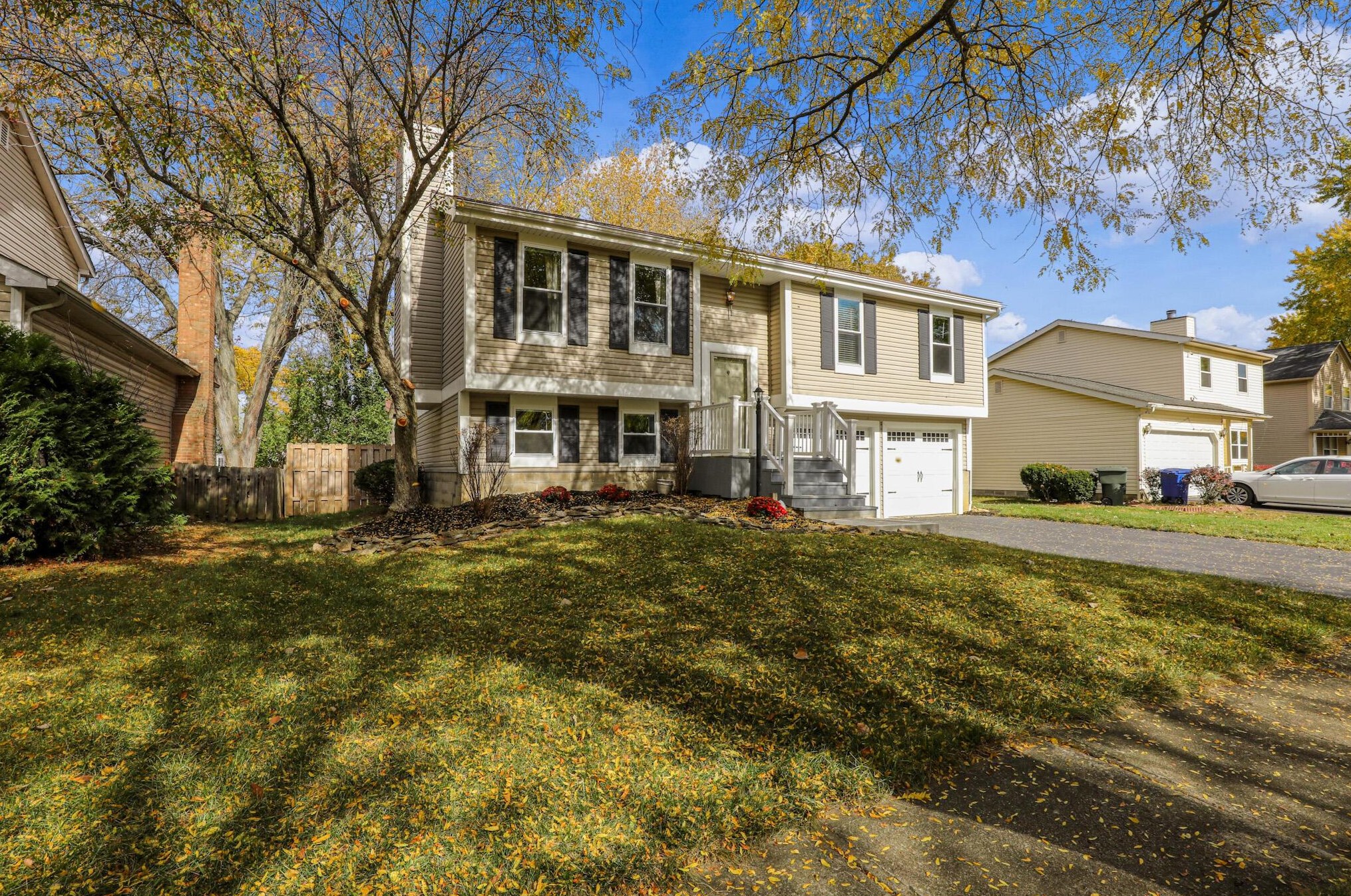 2424 Sandstrom Dr, Columbus OH  43235-1890 exterior