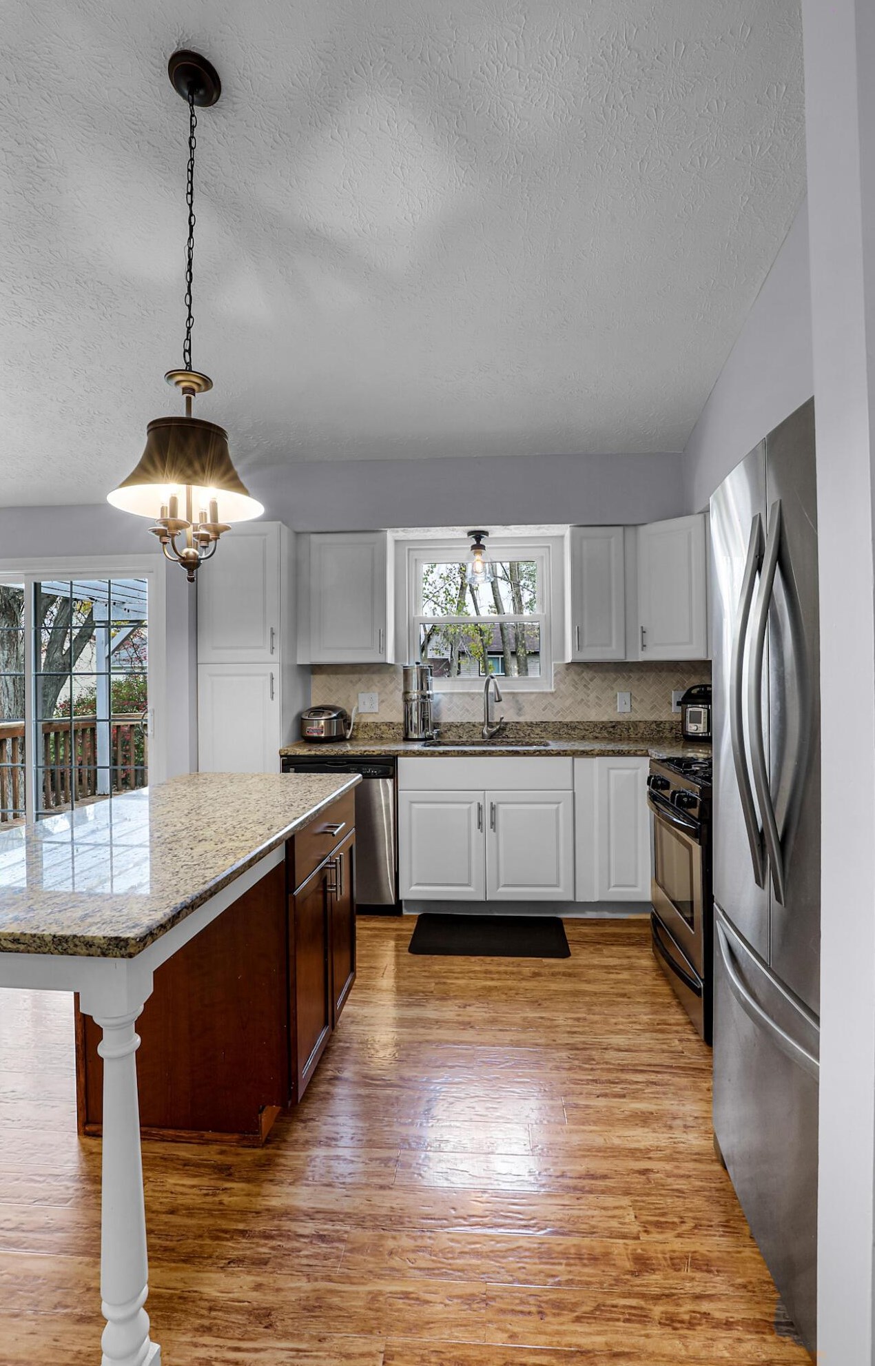 2424 Sandstrom Dr, Columbus OH  43235-1890 exterior