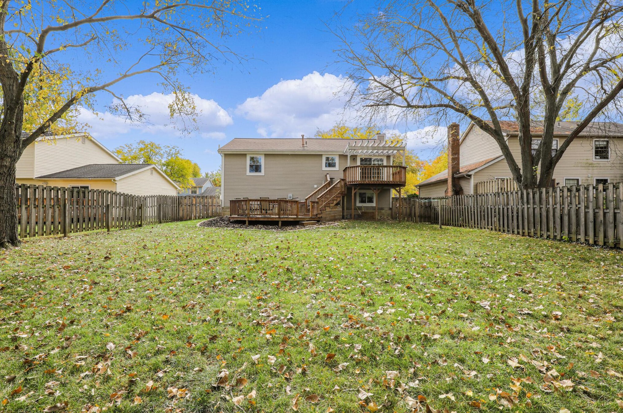 2424 Sandstrom Dr, Columbus OH  43235-1890 exterior