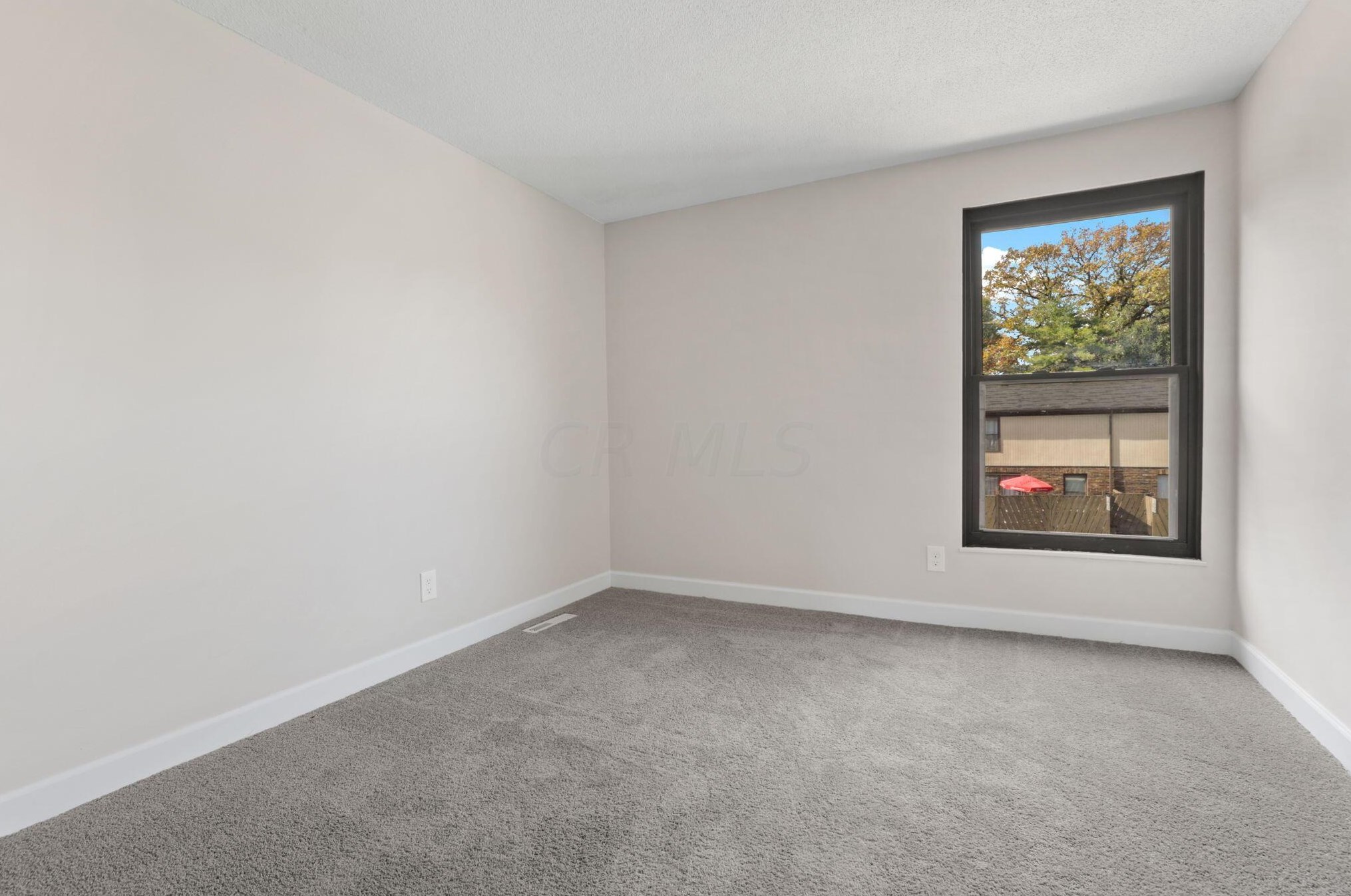 1601 Stephanie Ct, Columbus OH 43232-7408 exterior