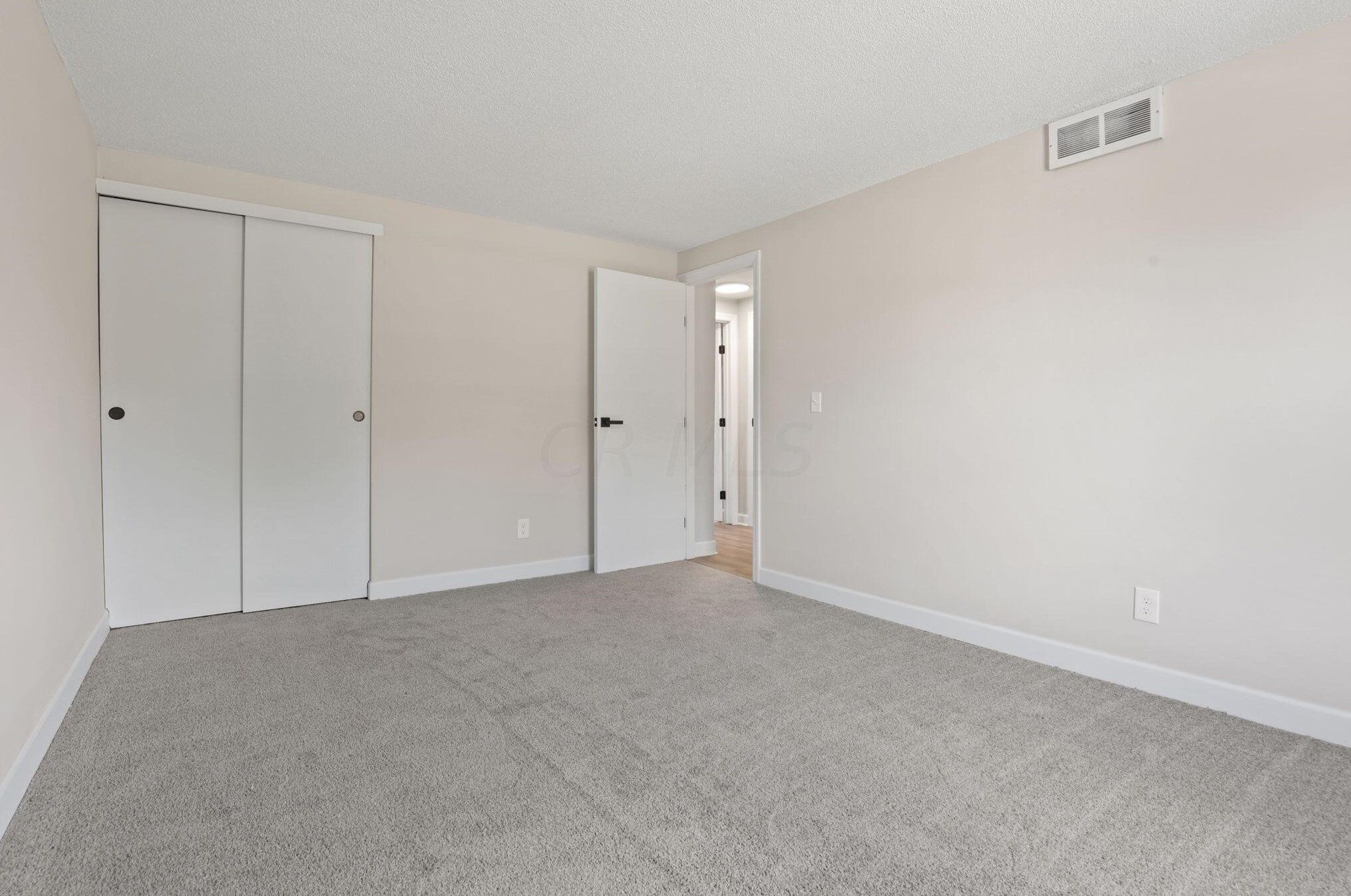 1601 Stephanie Ct, Columbus OH 43232-7408 exterior