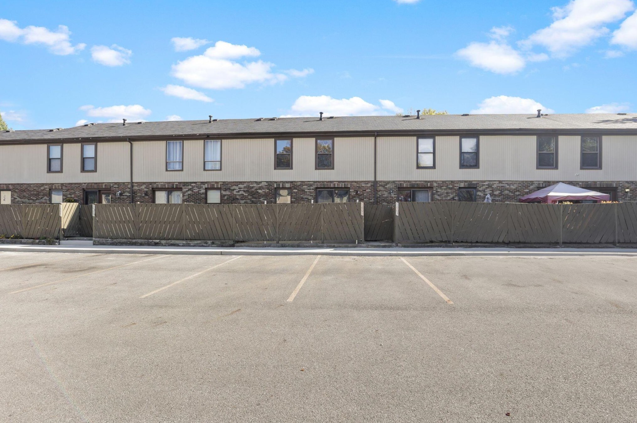 1601 Stephanie Ct, Columbus OH 43232-7408 exterior