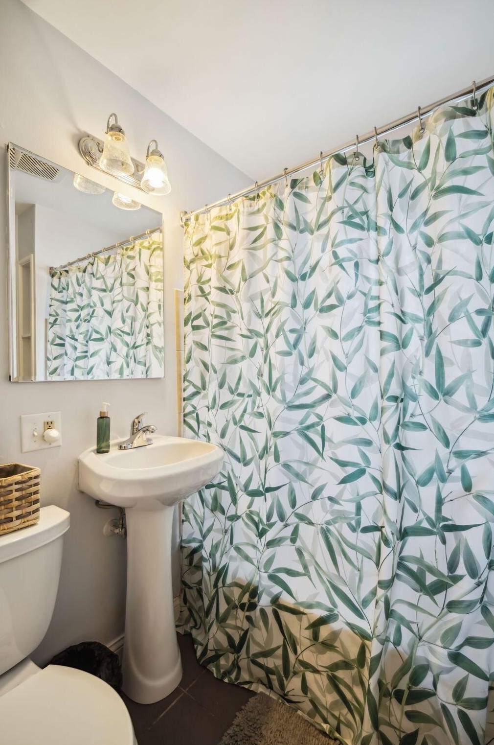 555 Chatham Rd, Columbus OH  43214-3321 exterior