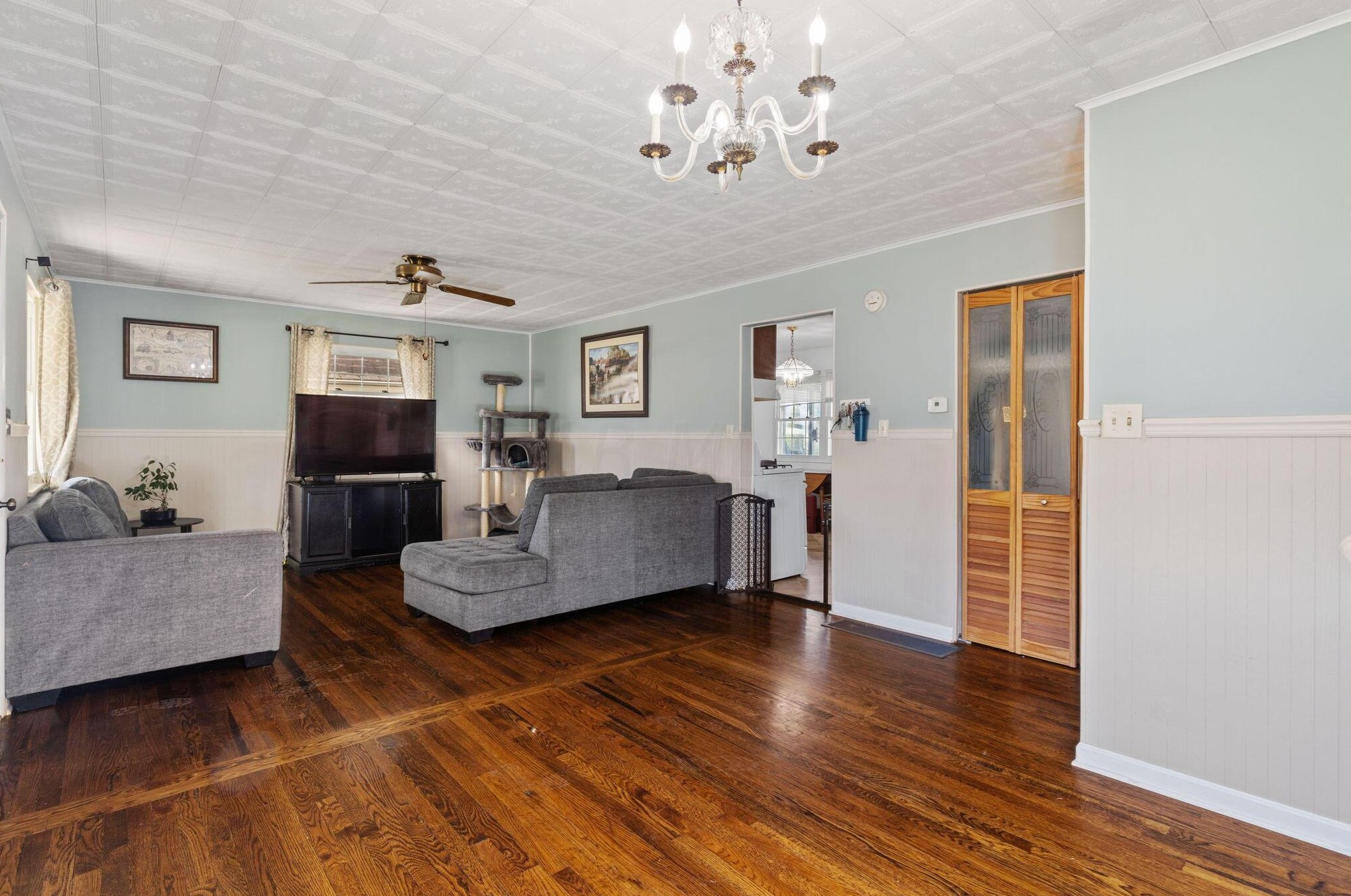 592 Glendora Rd, Columbus OH  43207-4136 exterior