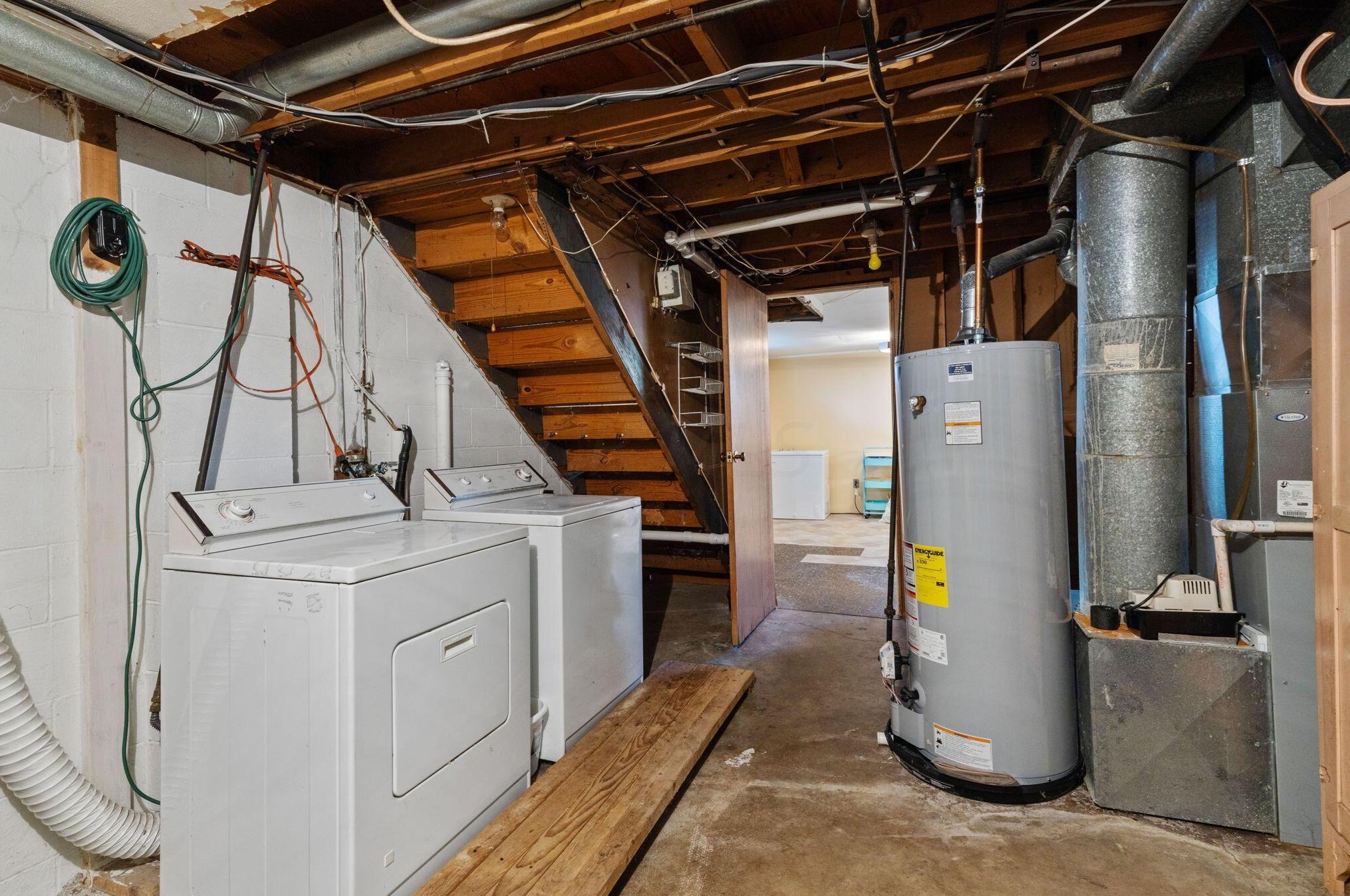 592 Glendora Rd, Columbus OH  43207-4136 exterior