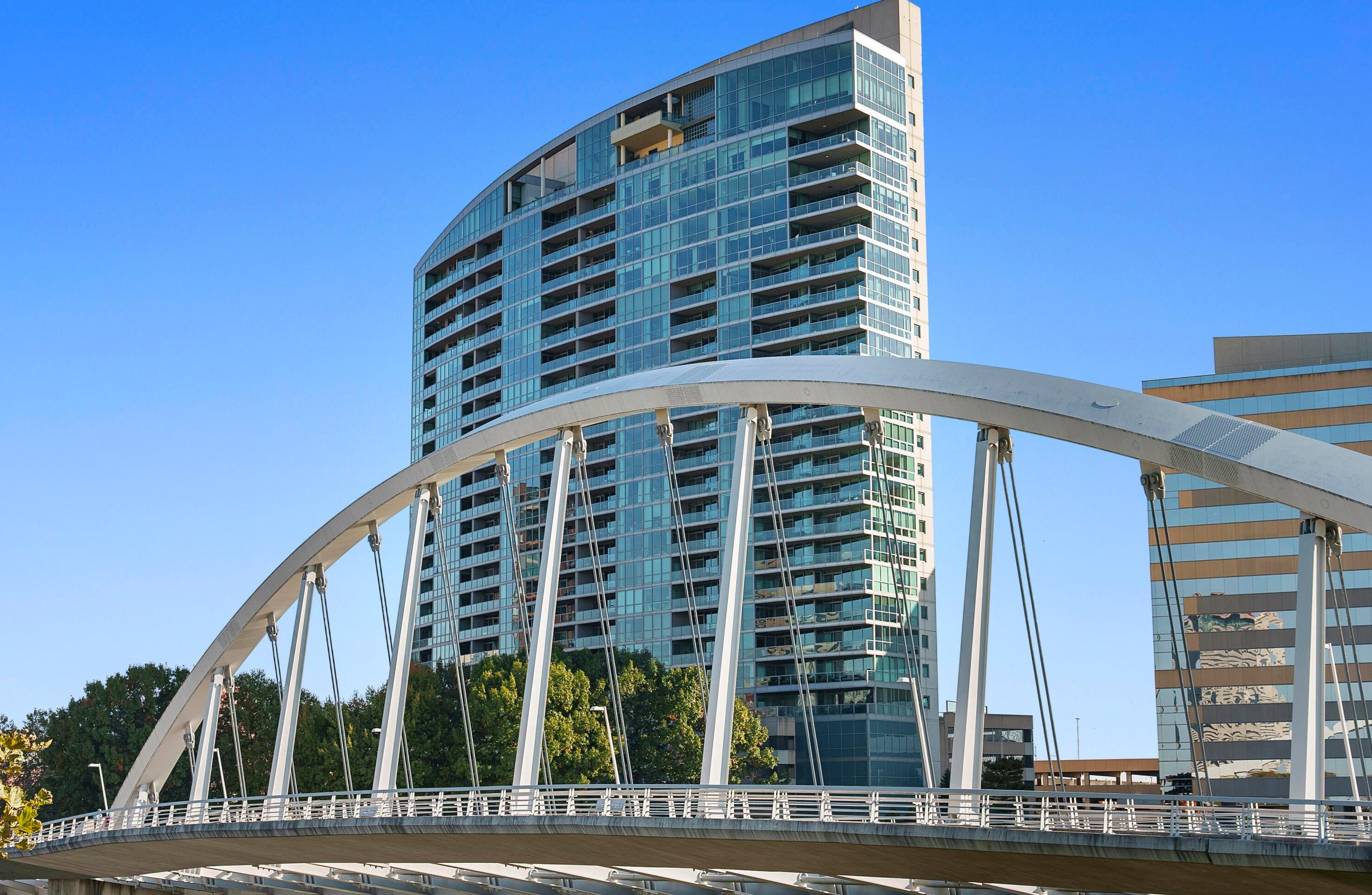 1 Miranova Pl, Columbus OH  43215-5072 exterior