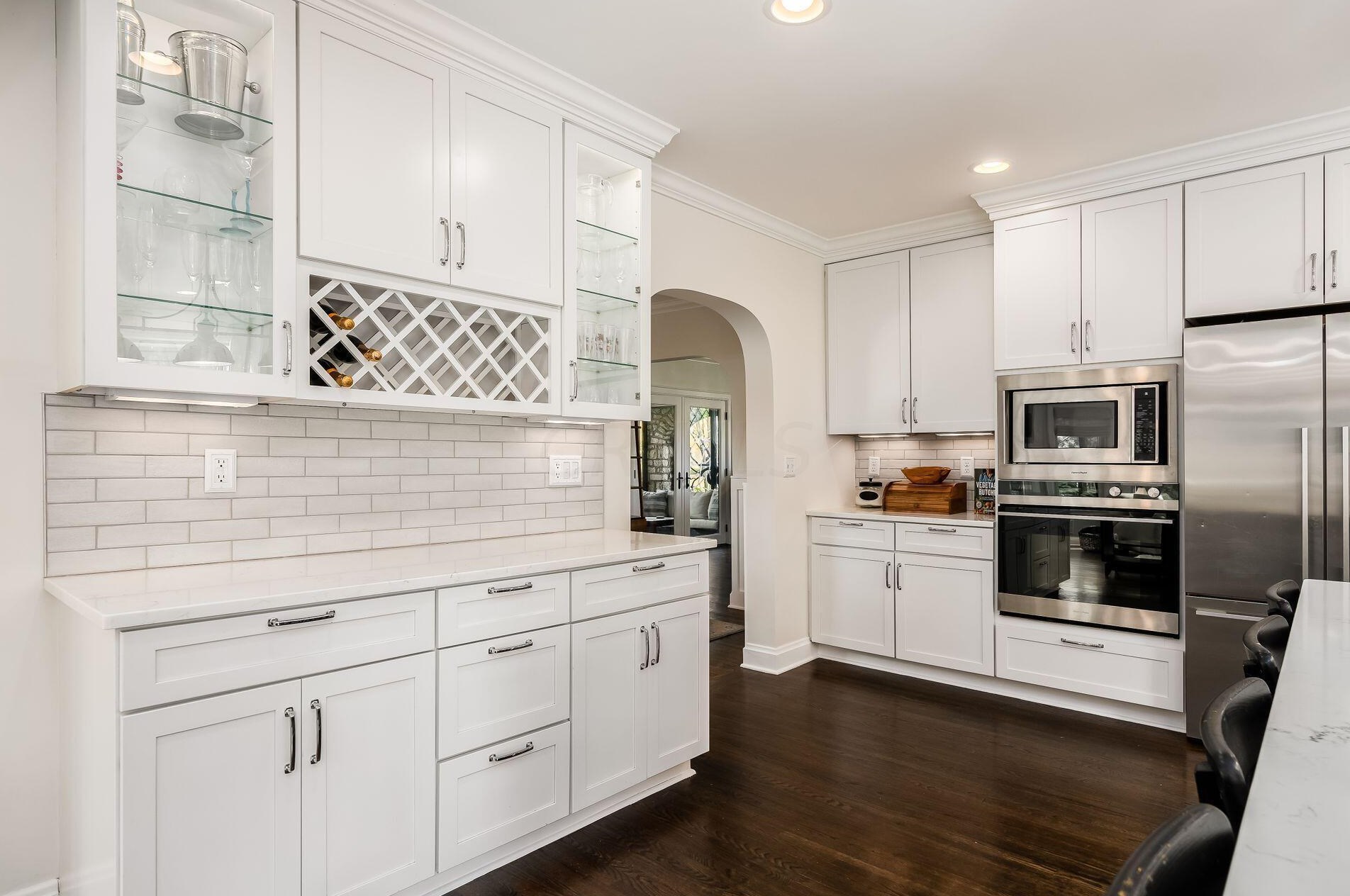 2351 Kensington Dr, Columbus OH 43221-3770 exterior