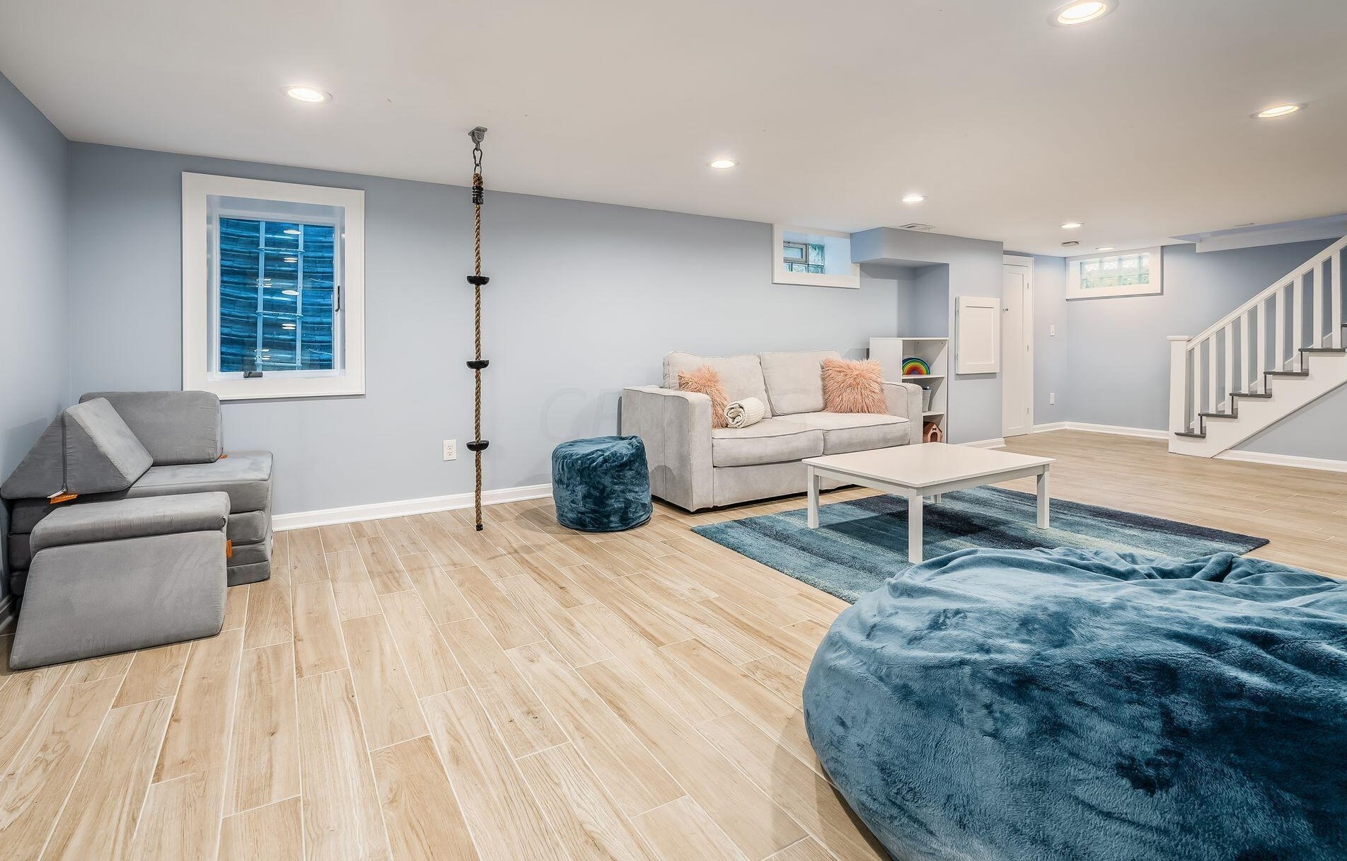 2351 Kensington Dr, Columbus OH 43221-3770 exterior