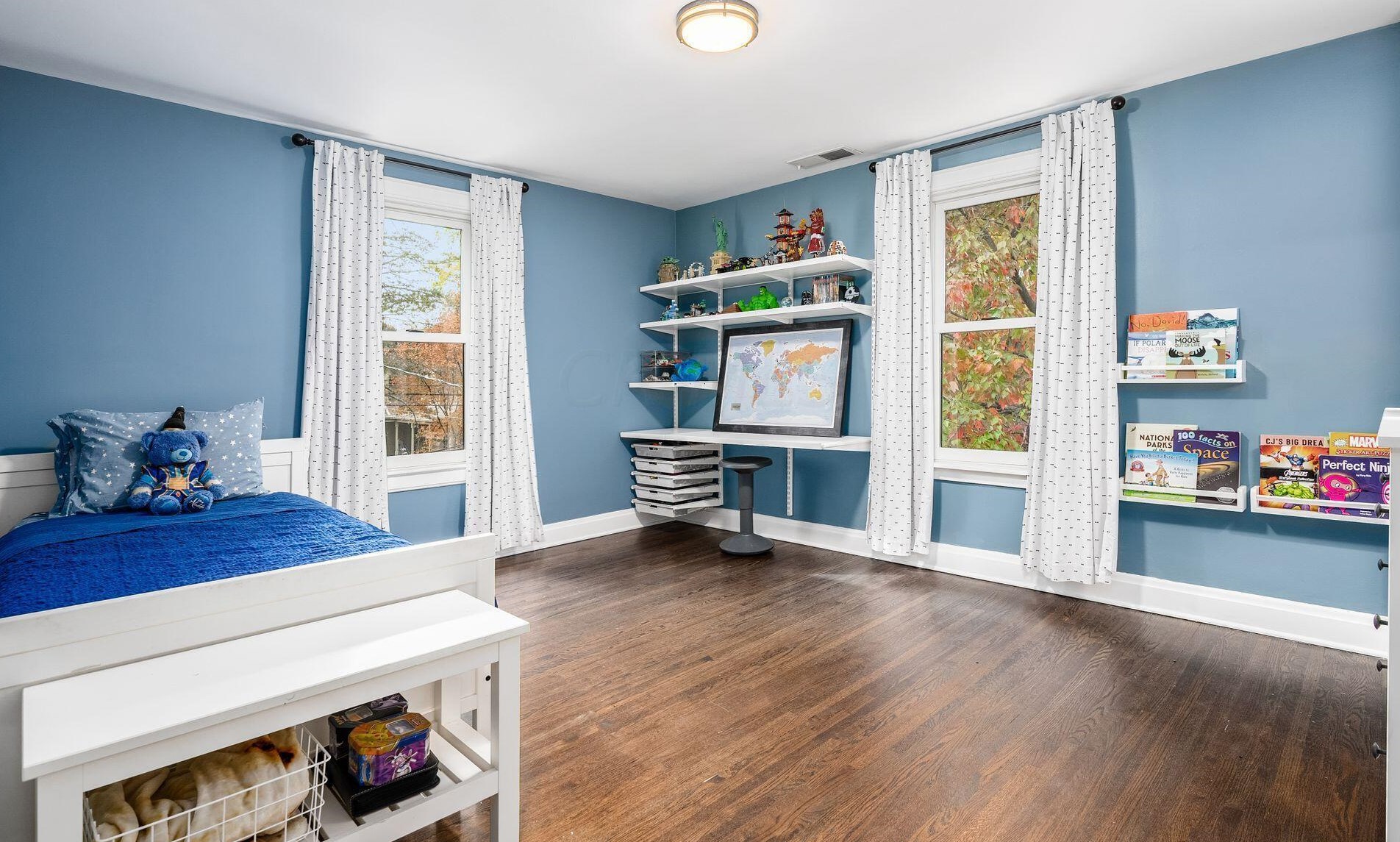 2351 Kensington Dr, Columbus OH 43221-3770 exterior