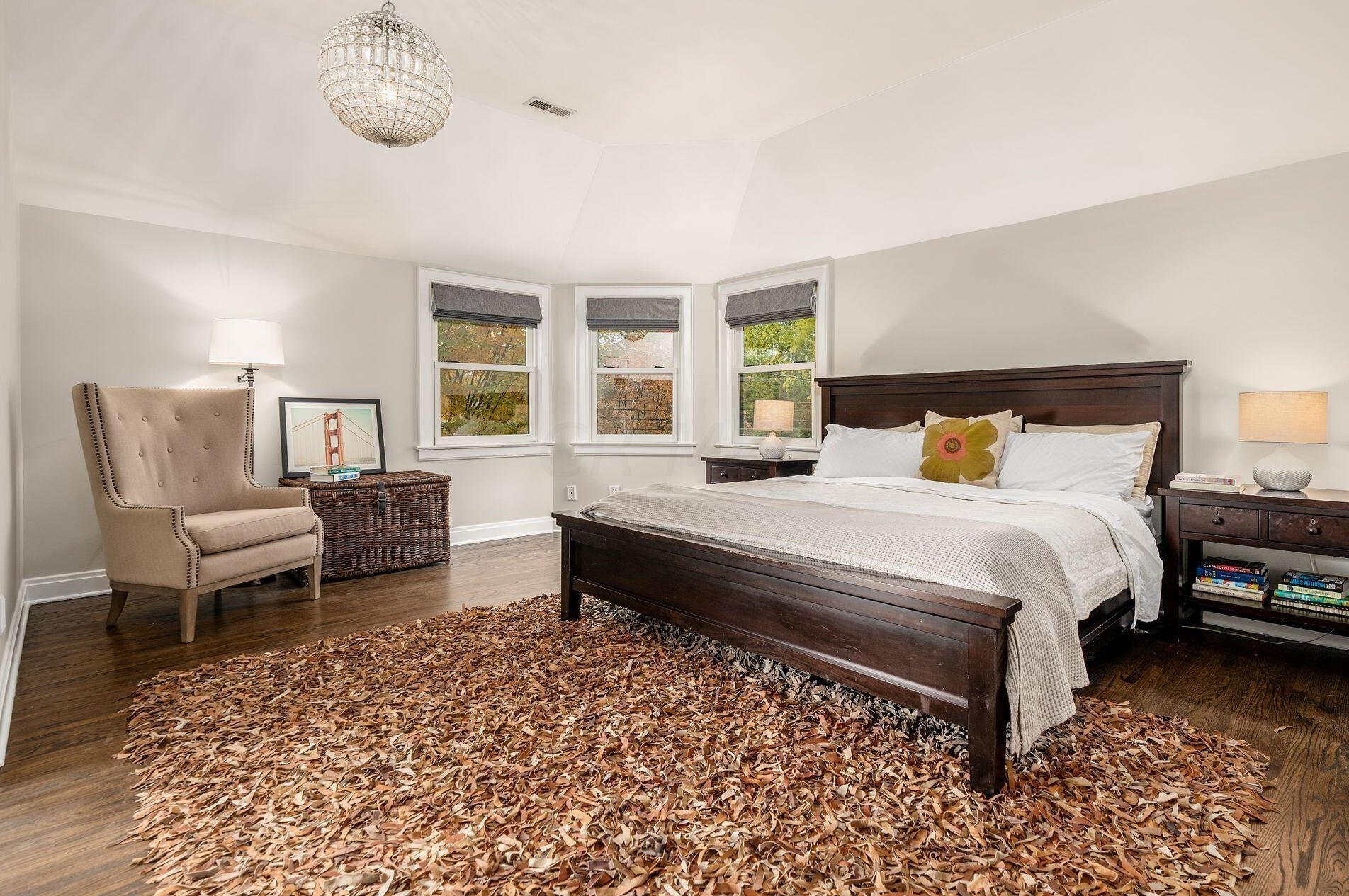 2351 Kensington Dr, Columbus OH 43221-3770 exterior