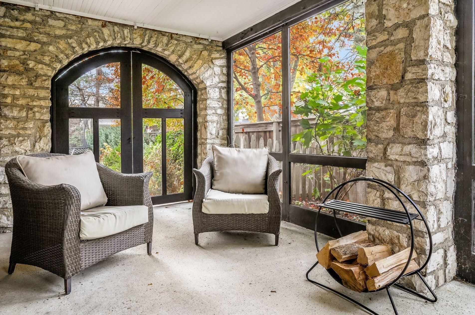 2351 Kensington Dr, Columbus OH 43221-3770 exterior