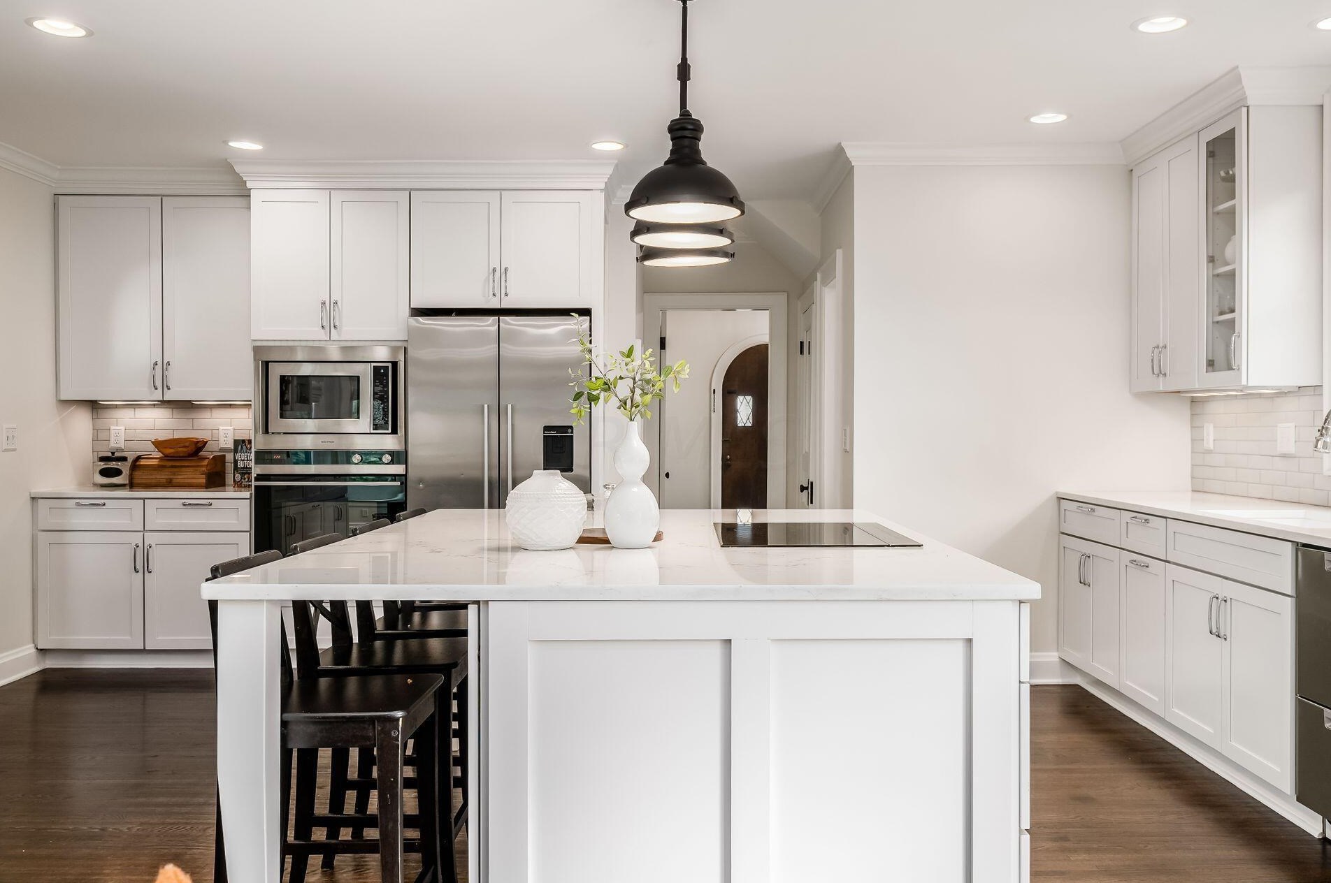 2351 Kensington Dr, Columbus OH 43221-3770 exterior