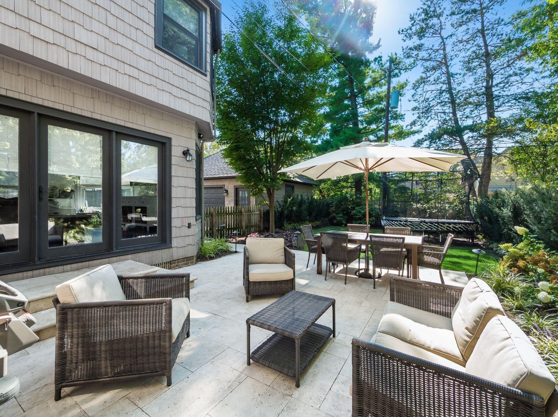 2351 Kensington Dr, Columbus OH 43221-3770 exterior