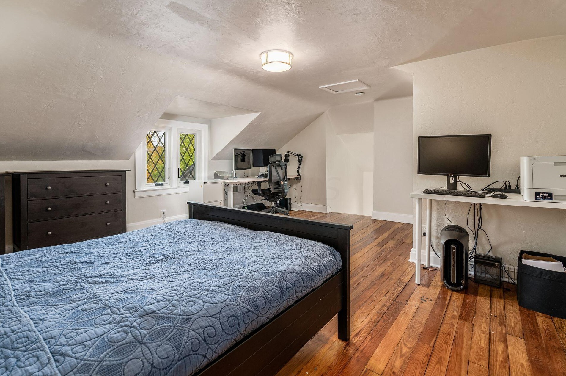 2351 Kensington Dr, Columbus OH 43221-3770 exterior