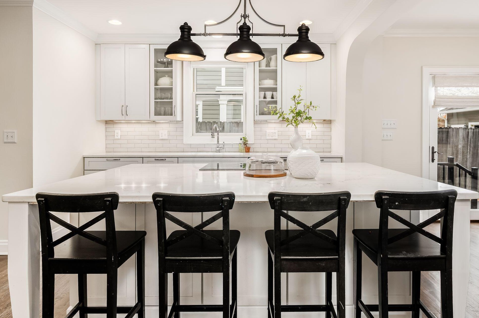 2351 Kensington Dr, Columbus OH 43221-3770 exterior