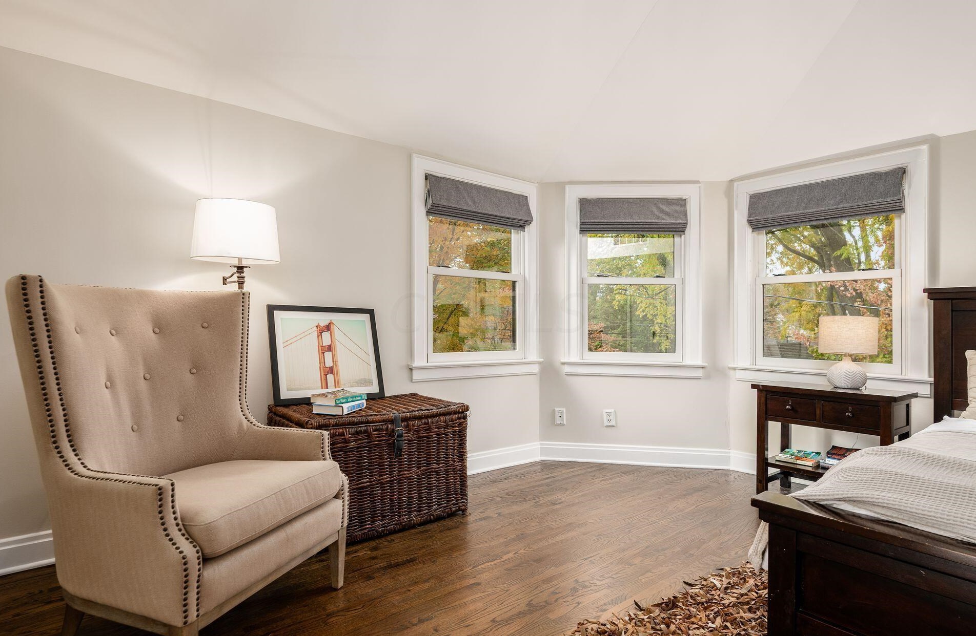 2351 Kensington Dr, Columbus OH 43221-3770 exterior