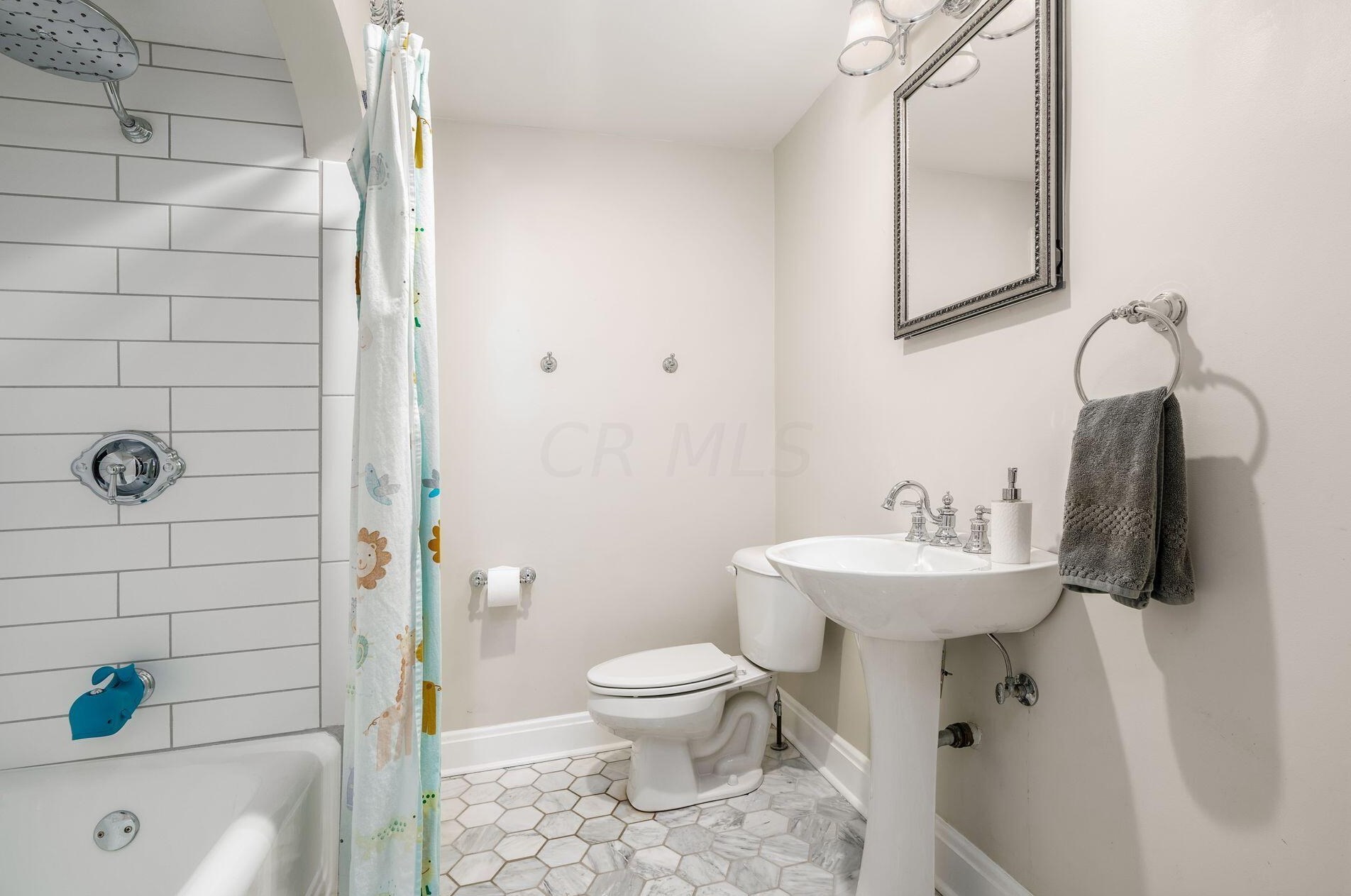 2351 Kensington Dr, Columbus OH 43221-3770 exterior