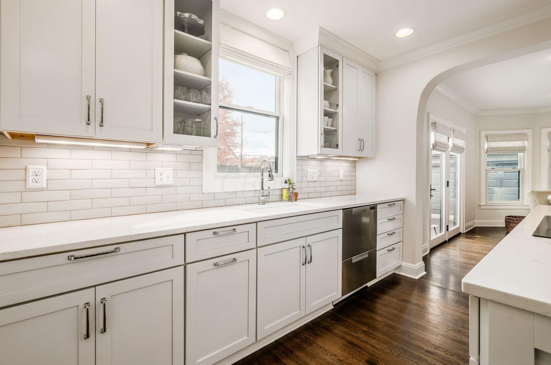 2351 Kensington Dr, Columbus OH 43221-3770 exterior