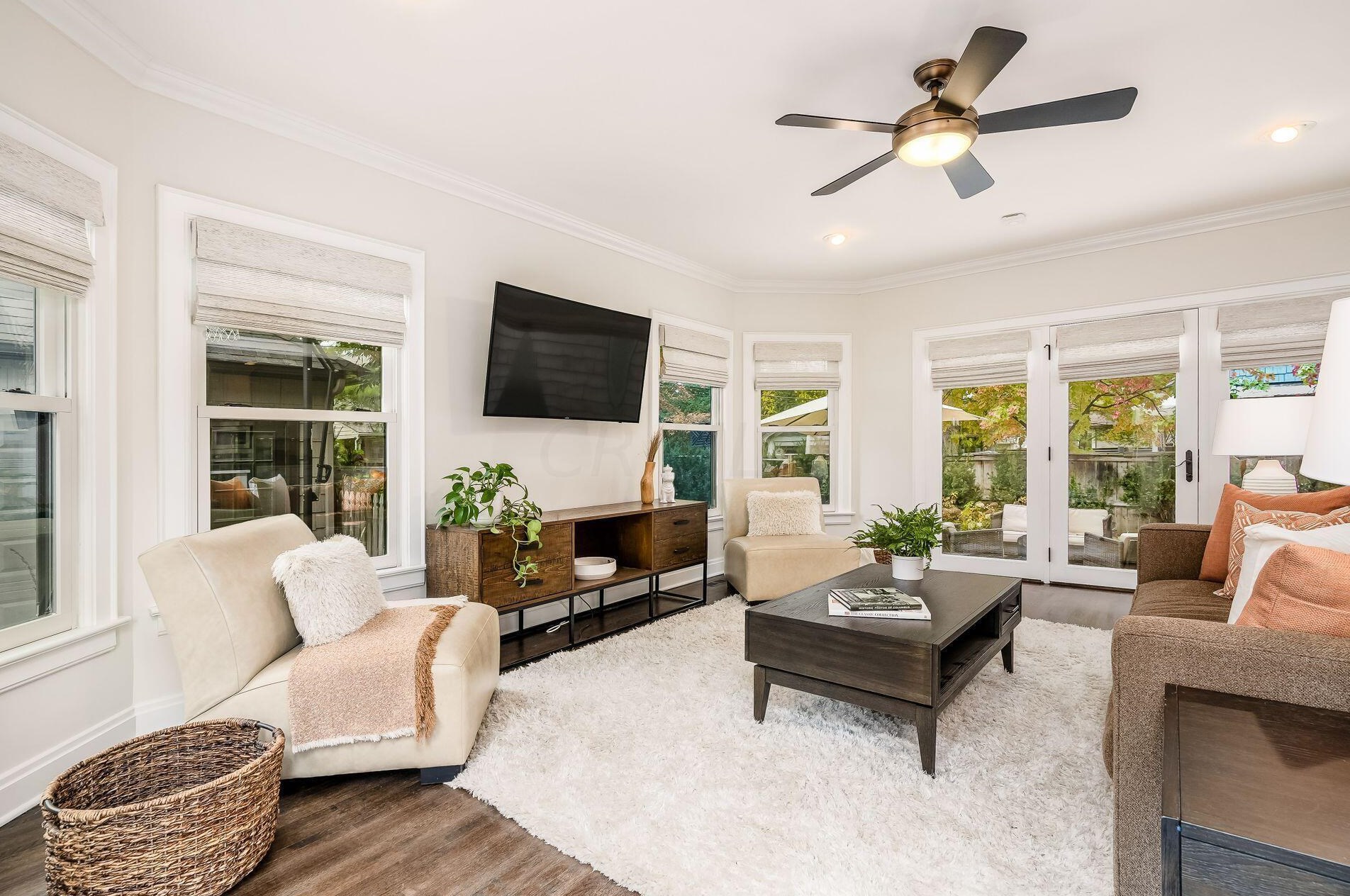 2351 Kensington Dr, Columbus OH 43221-3770 exterior