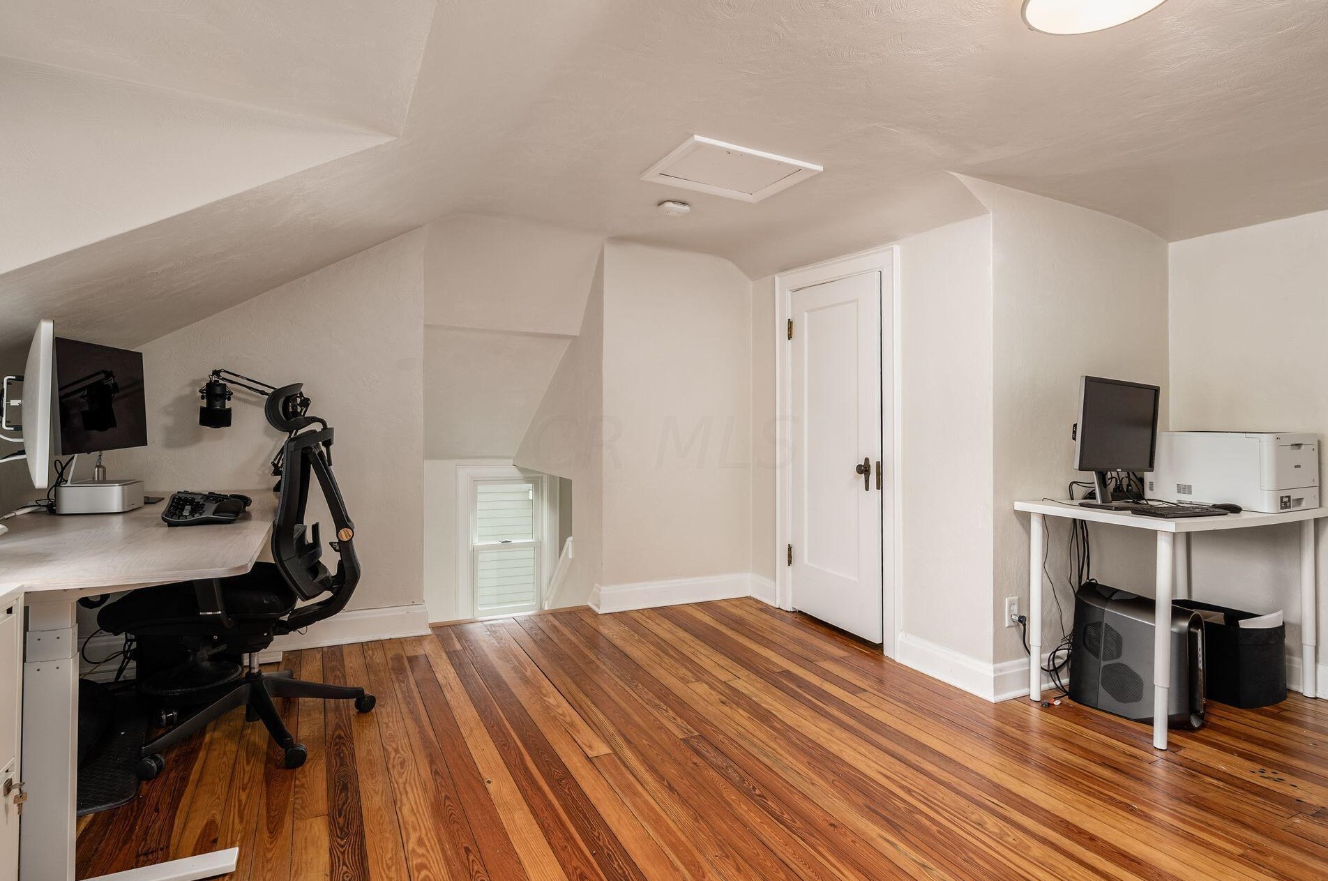 2351 Kensington Dr, Columbus OH 43221-3770 exterior