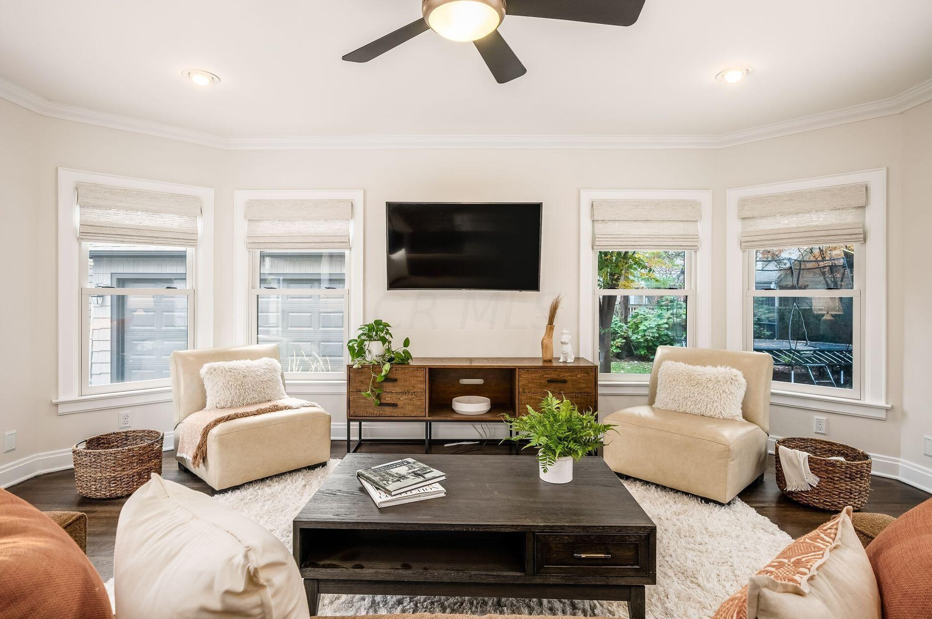 2351 Kensington Dr, Columbus OH 43221-3770 exterior