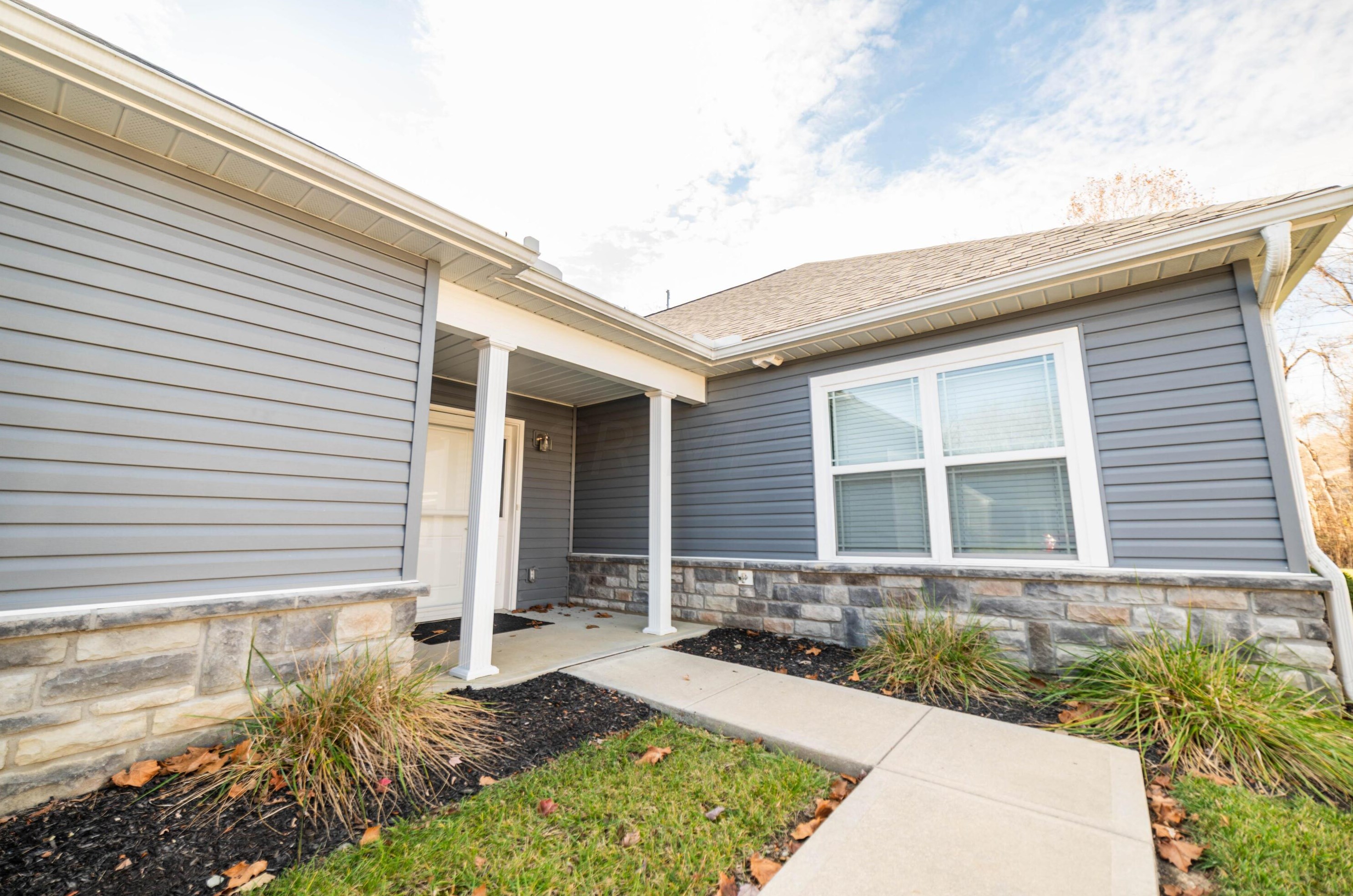 1407 Epworth Forest Dr, Lancaster OH  43130-7755 exterior